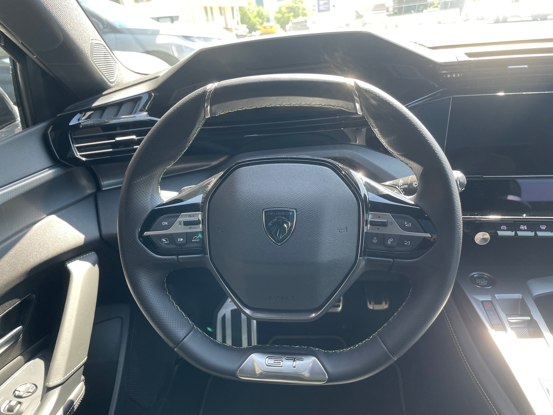 PEUGEOT 308 SW 1.6 PHEV 225 GT-image-10