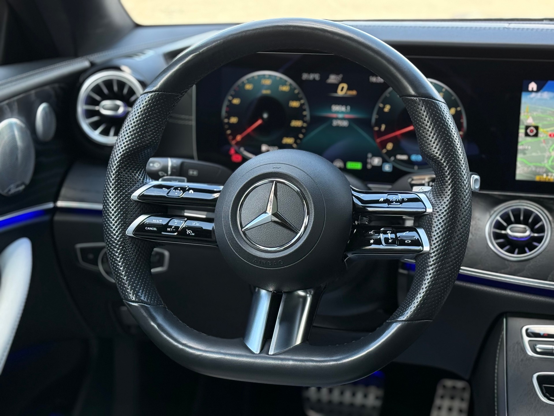 MERCEDES-BENZ E 450 Coupé 4Matic AMG Line 9G-Tronic-image-23