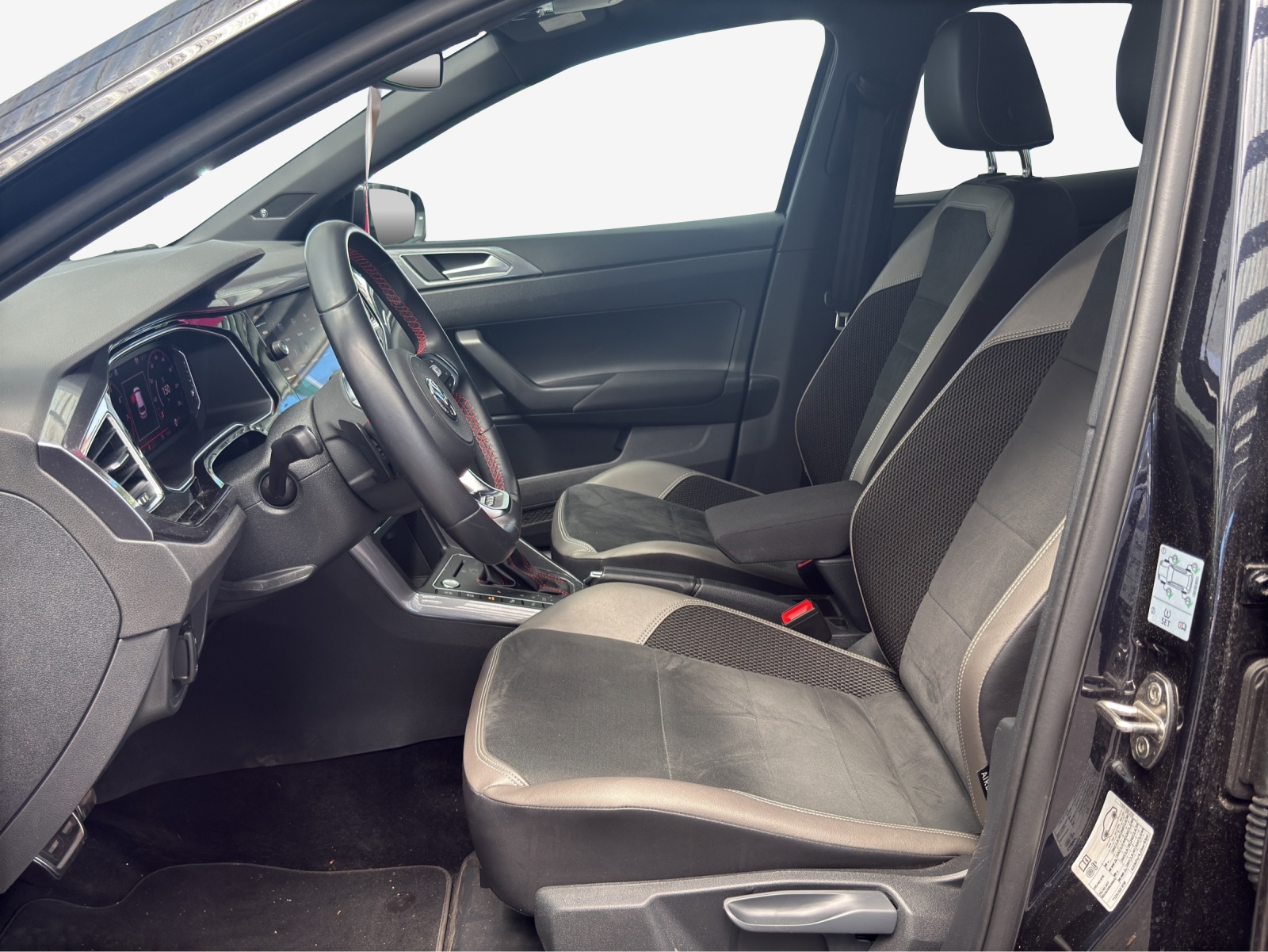 VW Polo 2.0 TSI GTI DSG-image-7