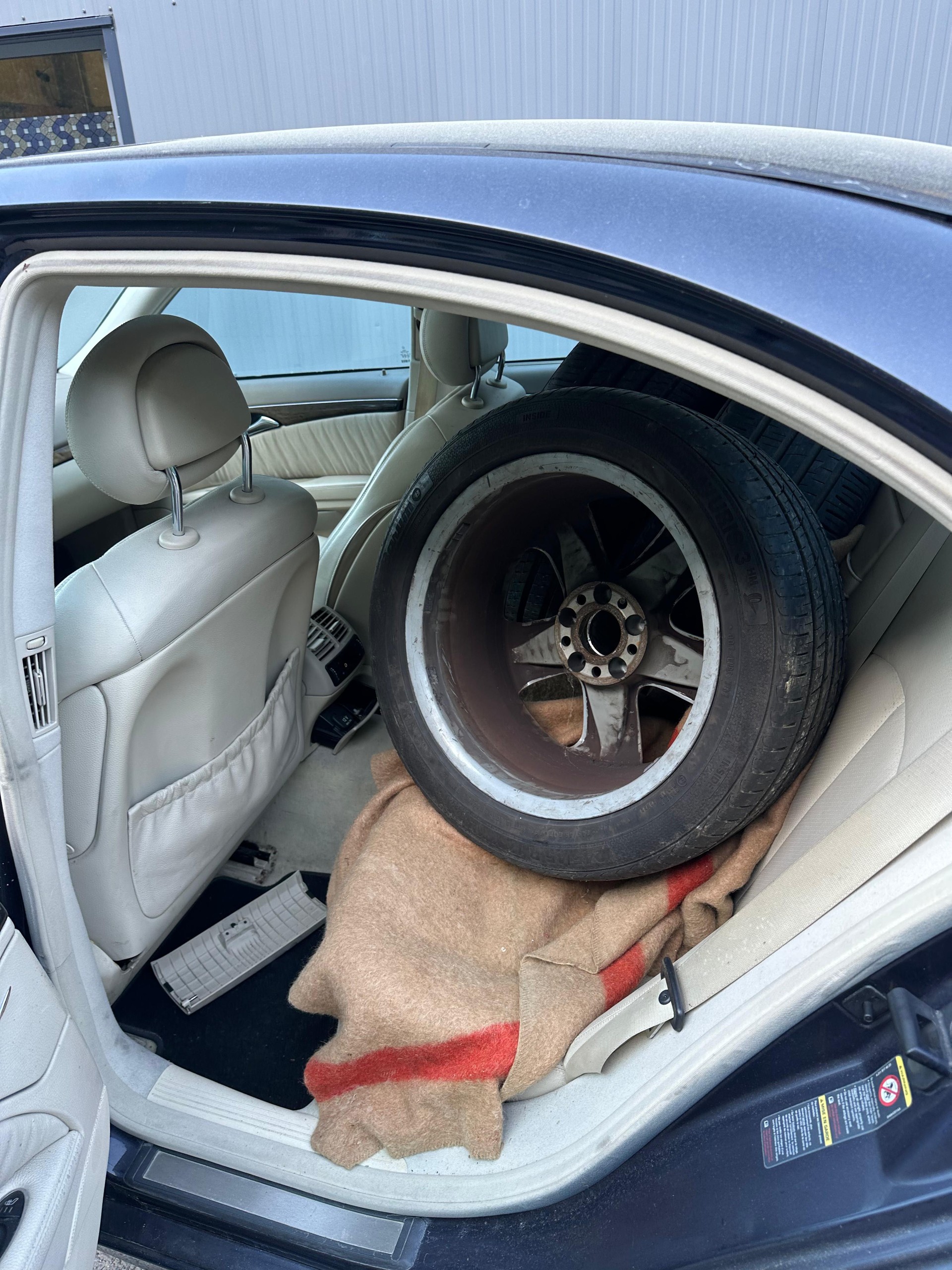 MERCEDES-BENZ E 500 Avantgarde Automatic-image-6