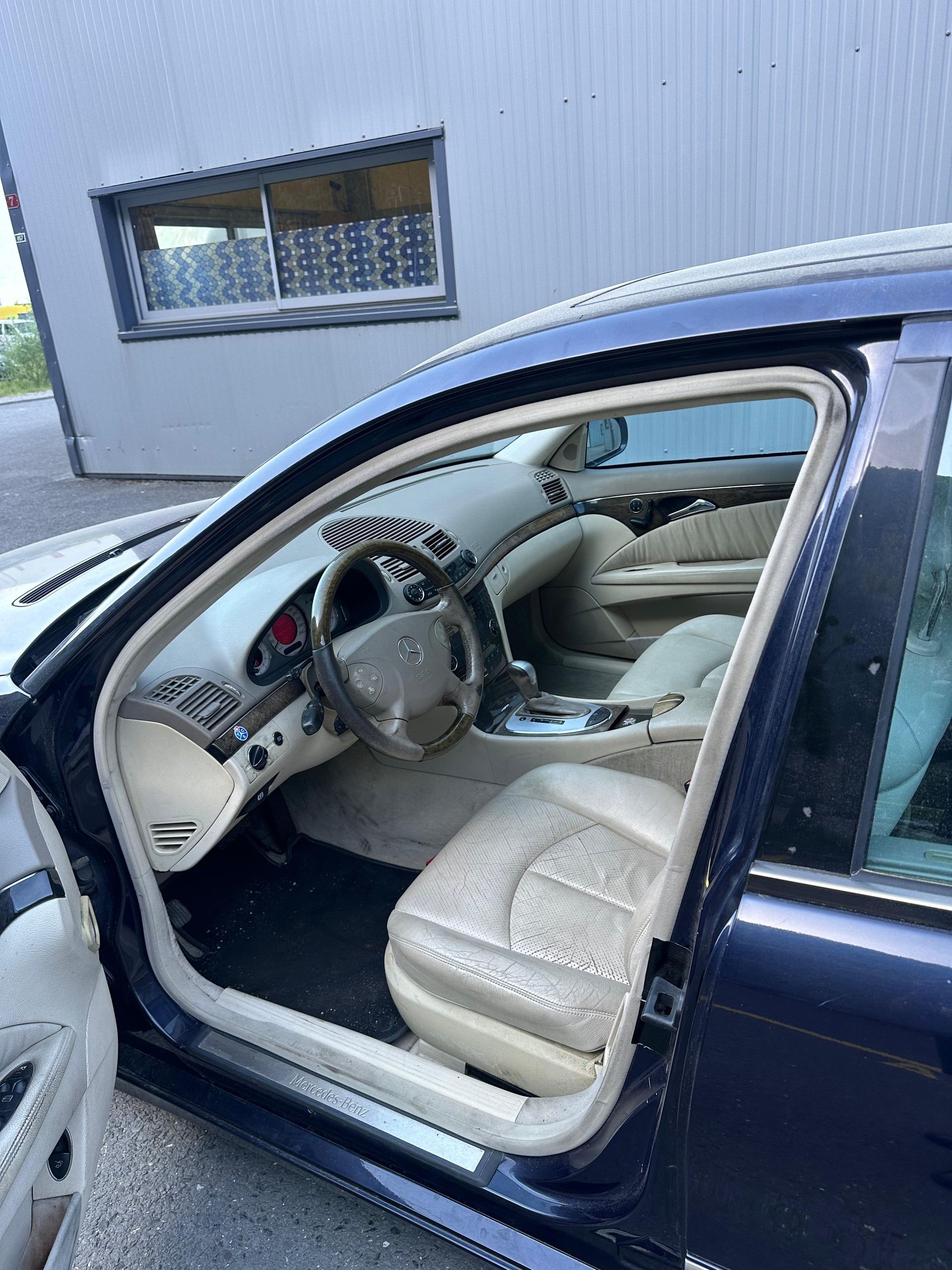 MERCEDES-BENZ E 500 Avantgarde Automatic-image-9