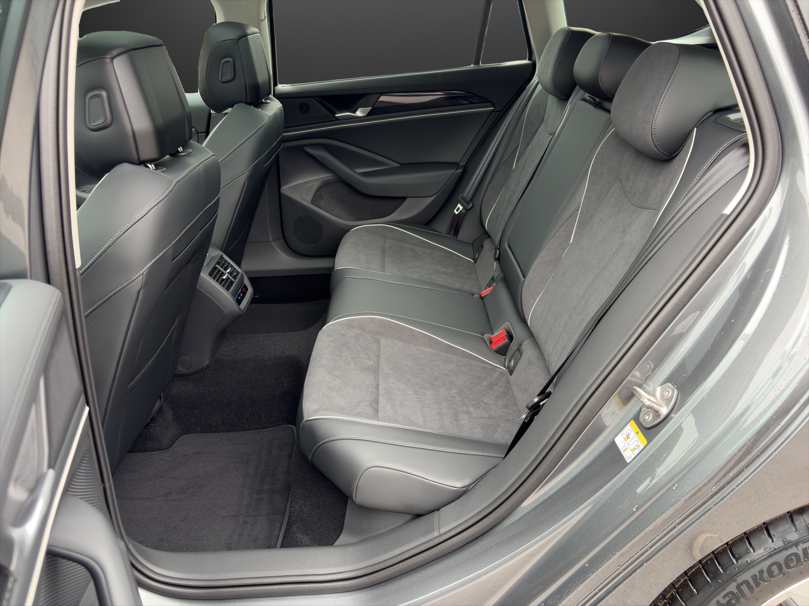 VW Passat Variant 1.5 TSI evo2 Plug-In- Hybrid Business DSG-image-8