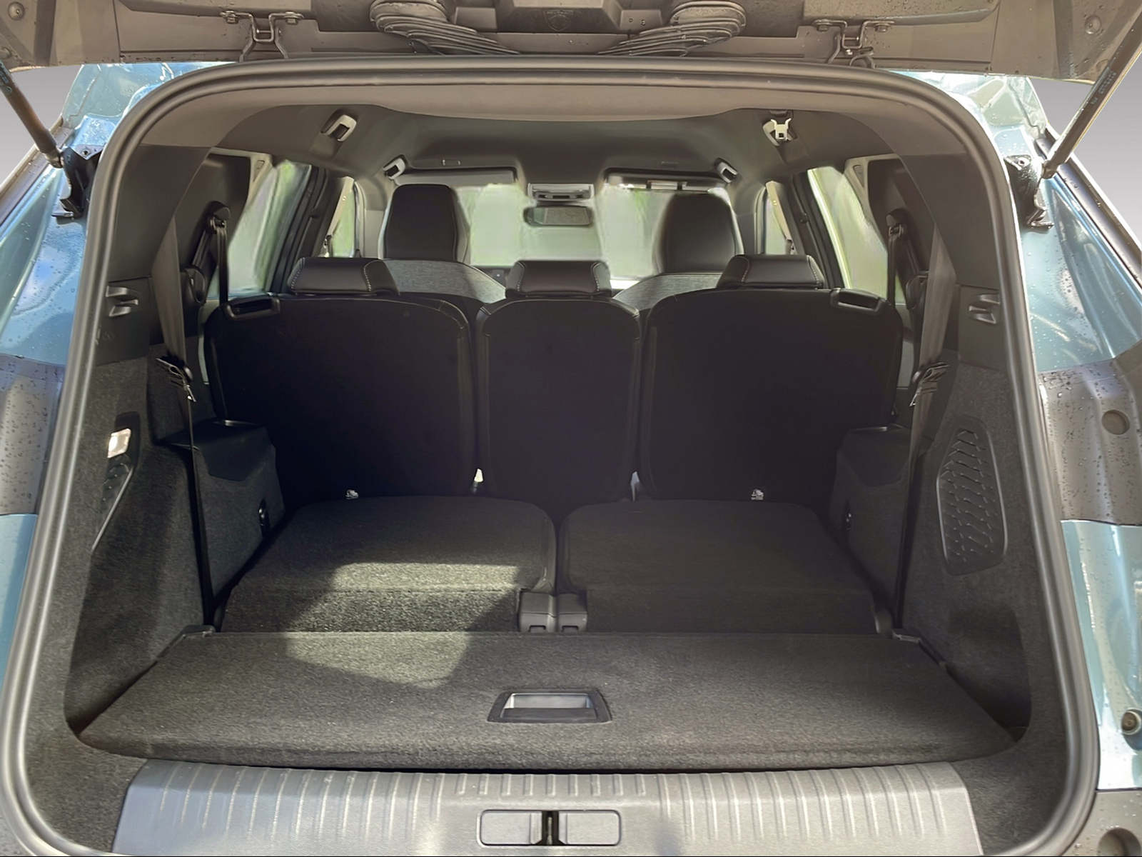 PEUGEOT 5008 1.2 Hybrid Allure-image-10