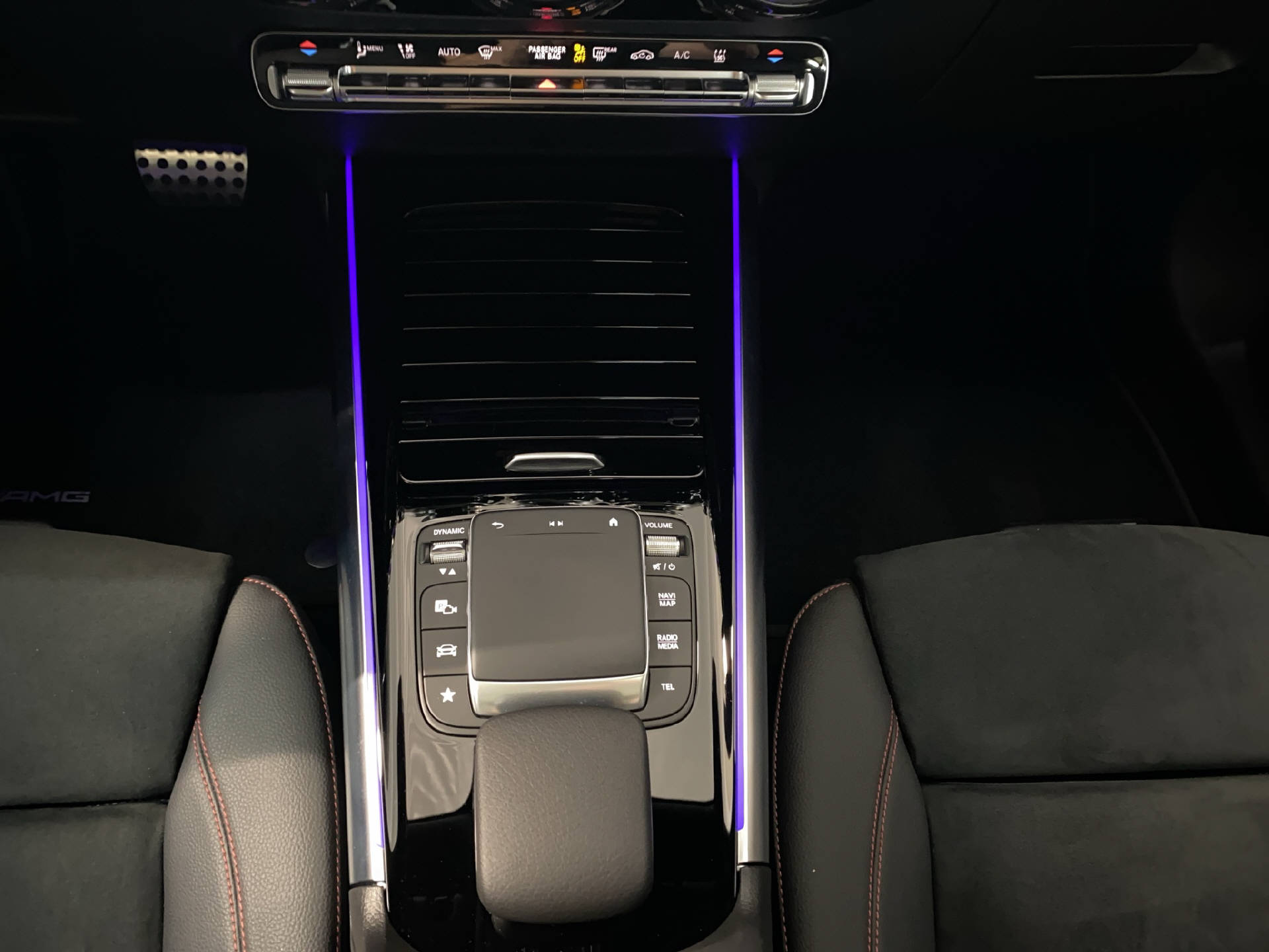 MERCEDES-BENZ EQA 350 Swiss Star AMG Line 4MATIC-image-9