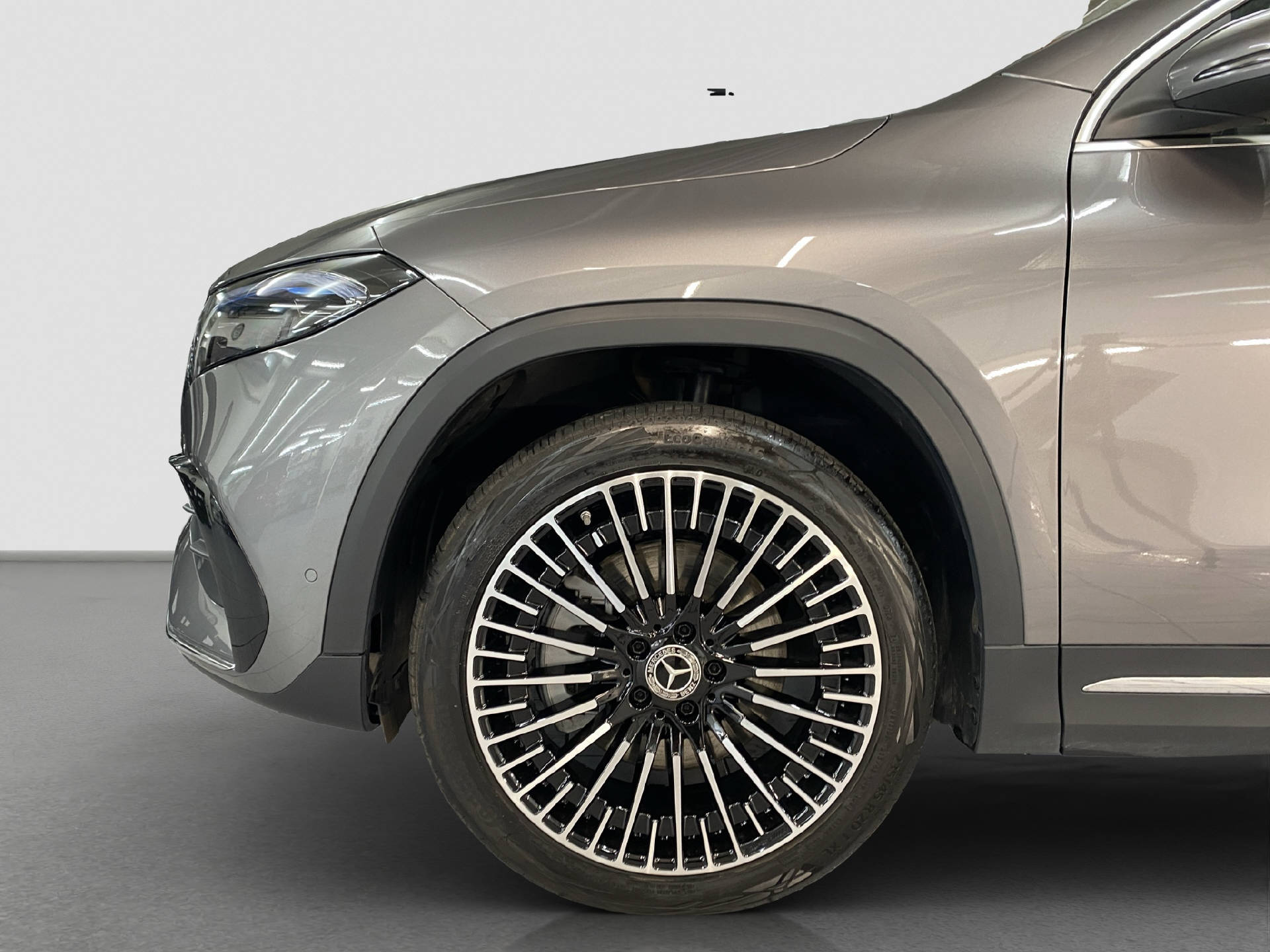 MERCEDES-BENZ EQA 350 Swiss Star AMG Line 4MATIC-image-5