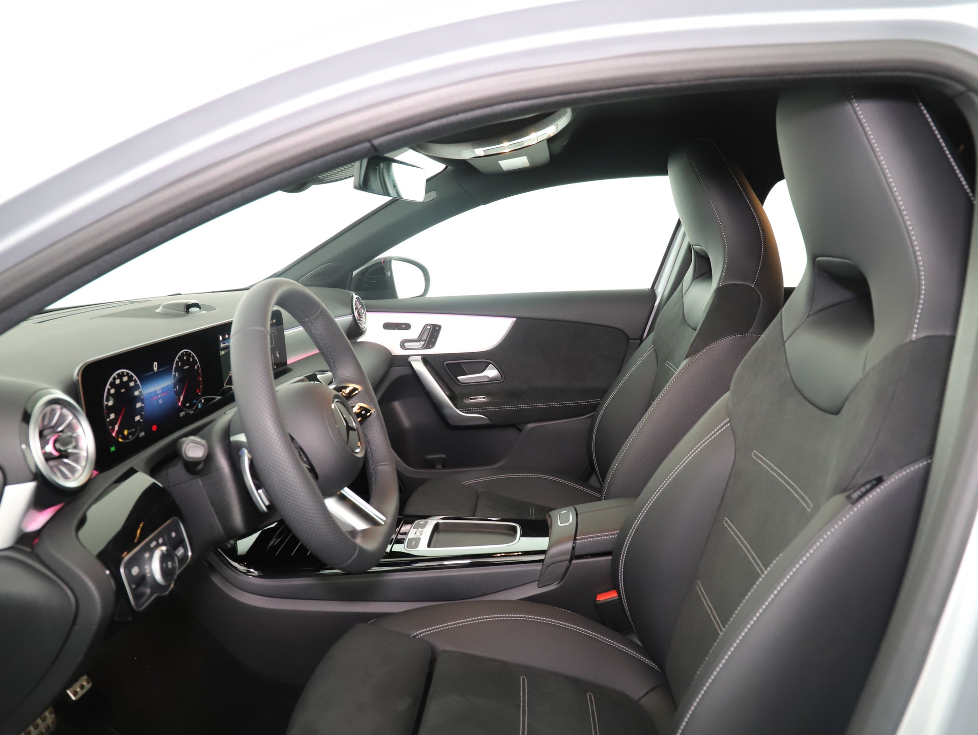 MERCEDES-BENZ A 200 Night Star 7G-DCT-image-9