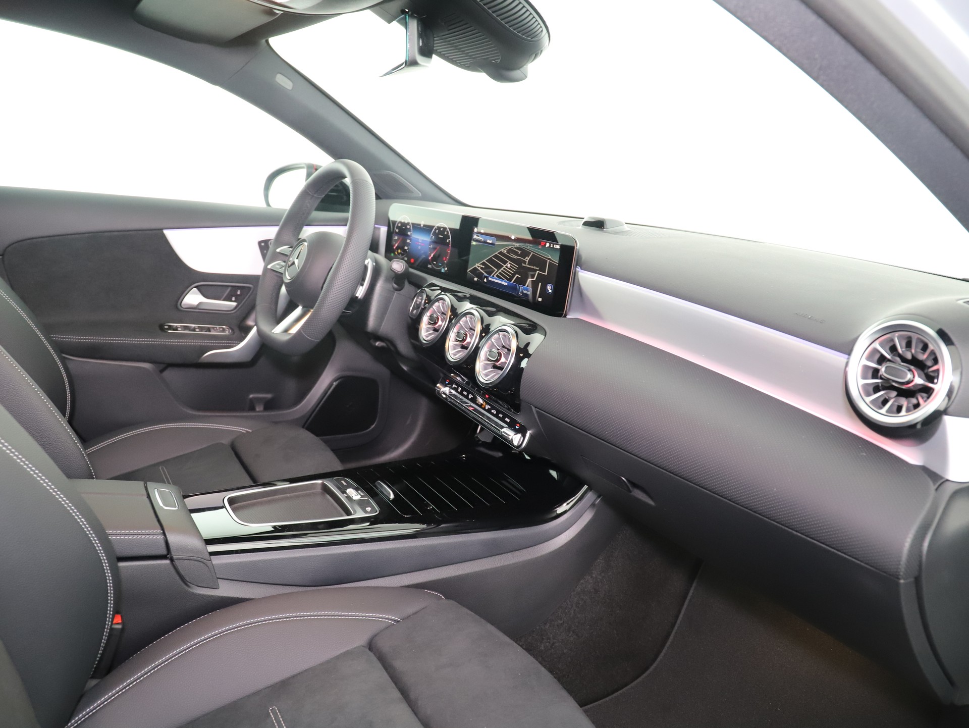 MERCEDES-BENZ A 200 Night Star 7G-DCT-image-11
