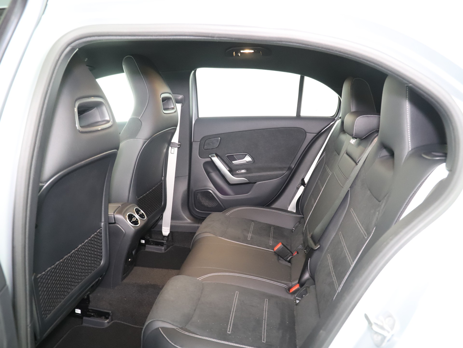 MERCEDES-BENZ A 200 Night Star 7G-DCT-image-10