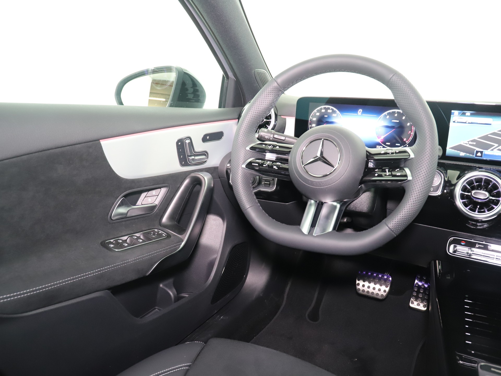 MERCEDES-BENZ A 200 Night Star 7G-DCT-image-13