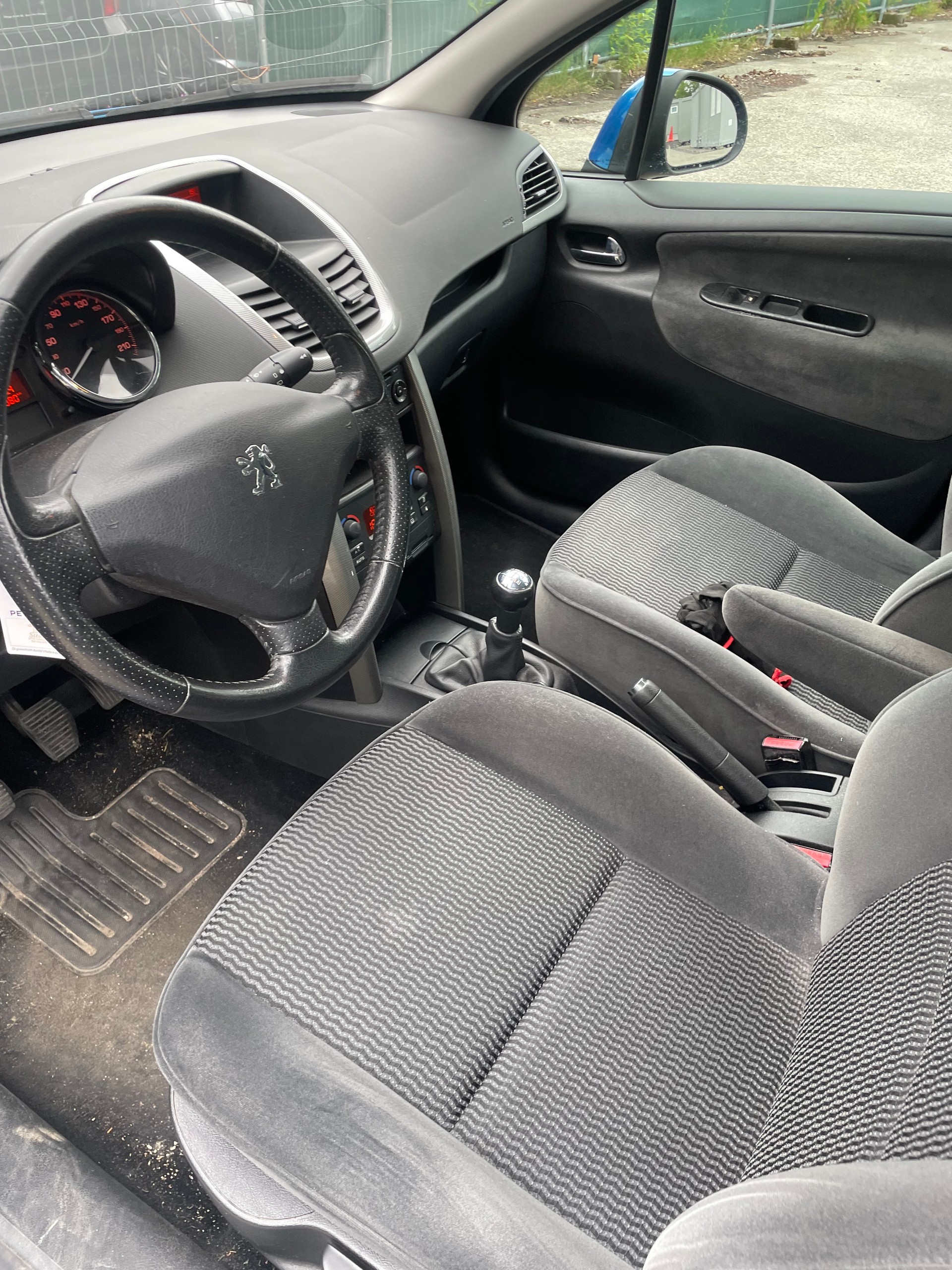 PEUGEOT 207-image-8