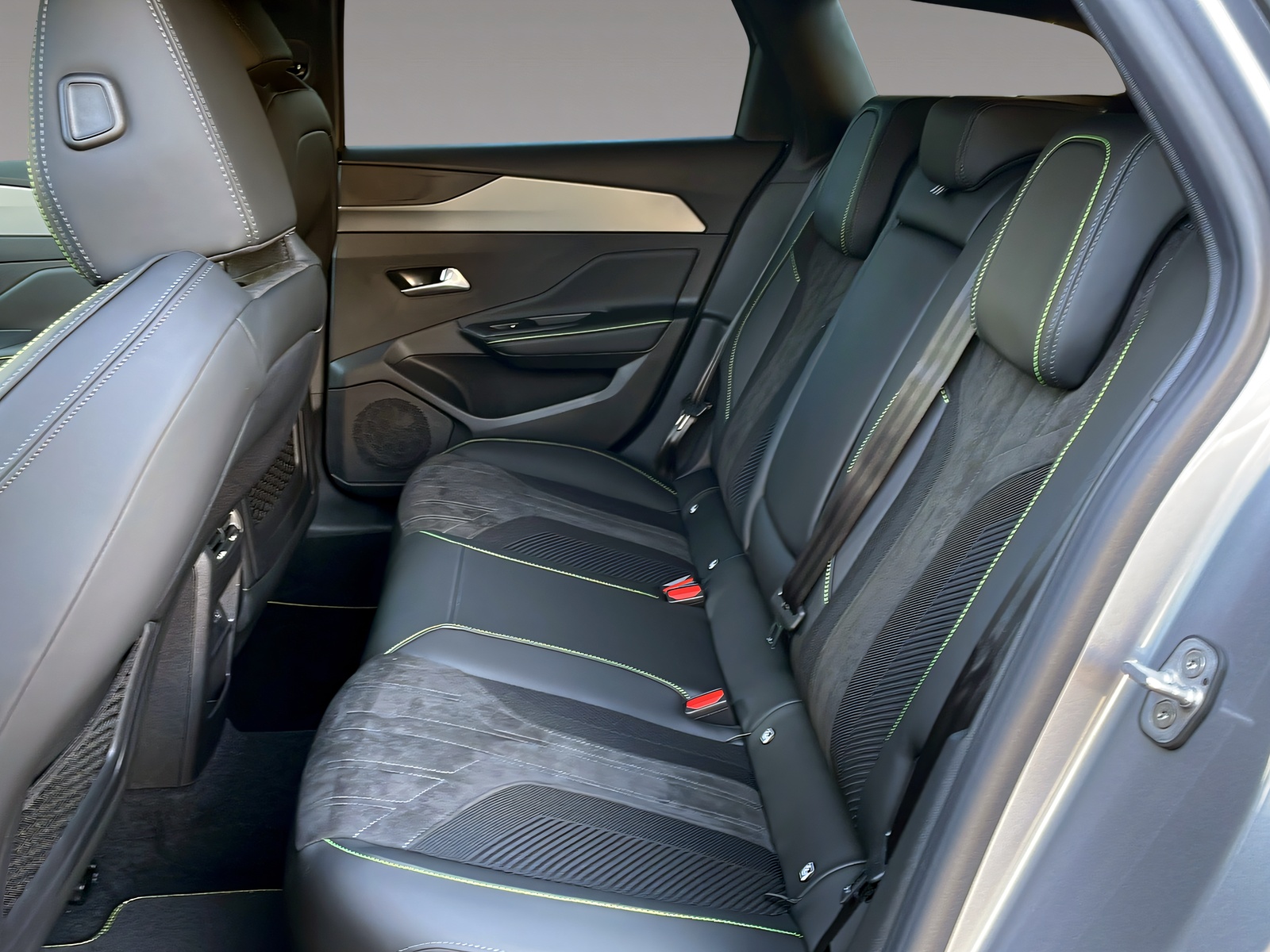 PEUGEOT 308 SW 1.6 PHEV 195 GT-image-15