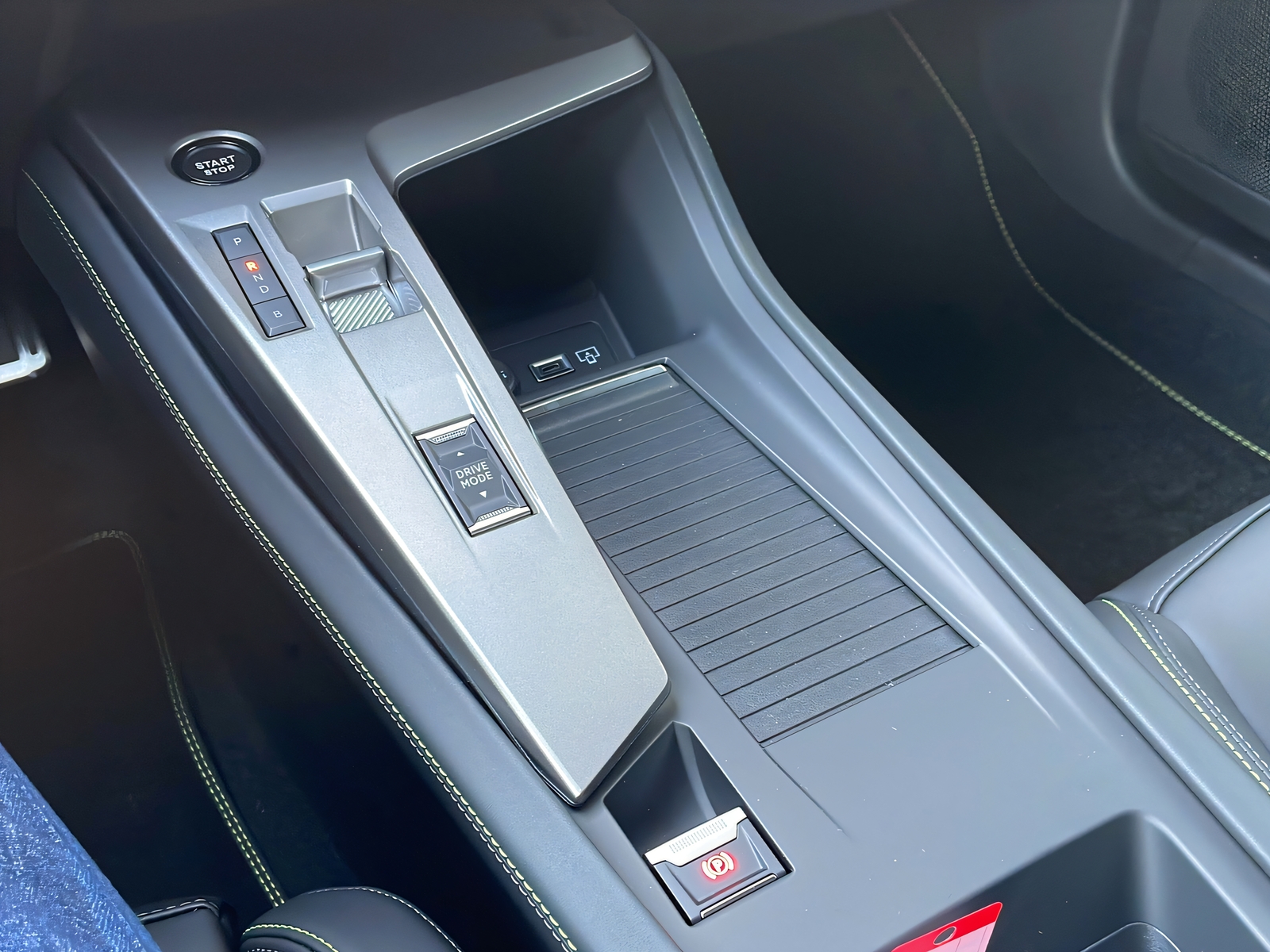 PEUGEOT 308 SW 1.6 PHEV 195 GT-image-10