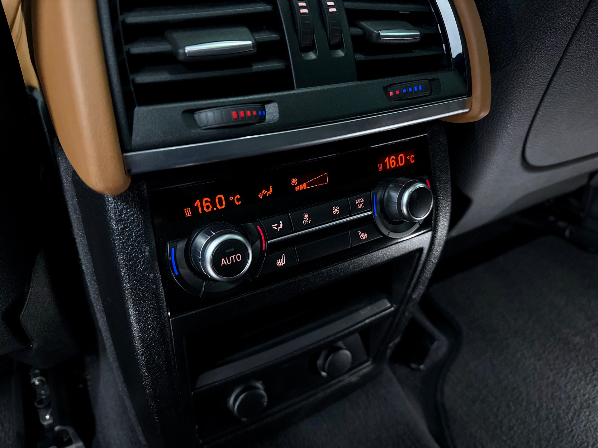 BMW X6 xDrive 50i Steptronic-image-26