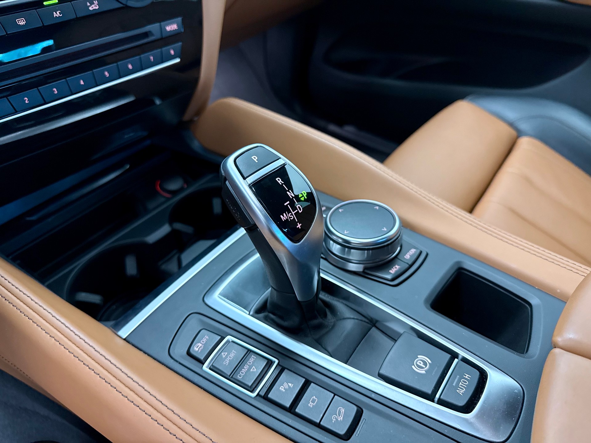 BMW X6 xDrive 50i Steptronic-image-24