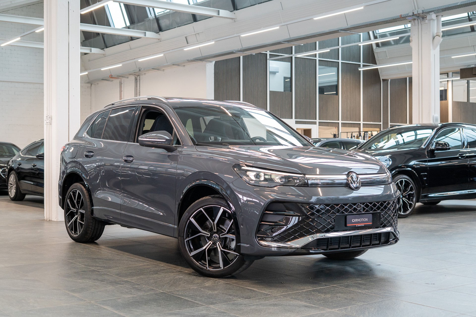 VW Tiguan 2.0 TSI R-Line DSG 4motion / Panorama-Glasdach / 360°Kamera / Massagesitze-showroom-element-2