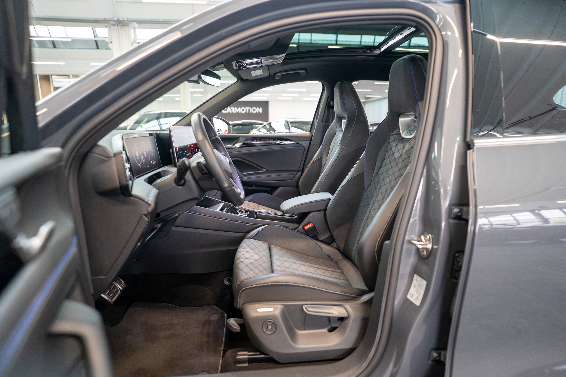 VW Tiguan 2.0 TSI R-Line DSG 4motion / Panorama-Glasdach / 360°Kamera / Massagesitze-image-8
