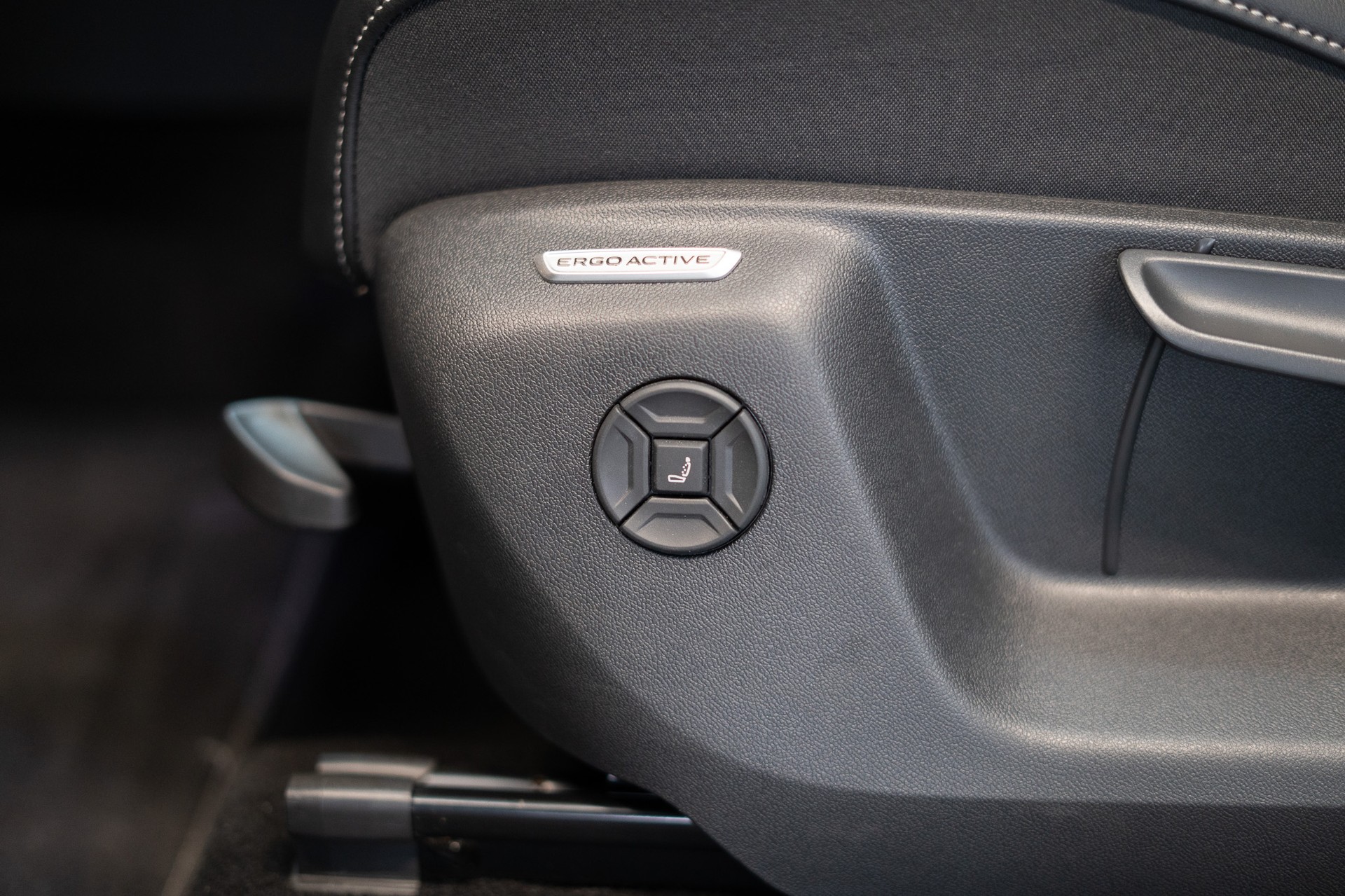 VW Tiguan 2.0 TSI R-Line DSG 4motion / Panorama-Glasdach / 360°Kamera / Massagesitze-image-10
