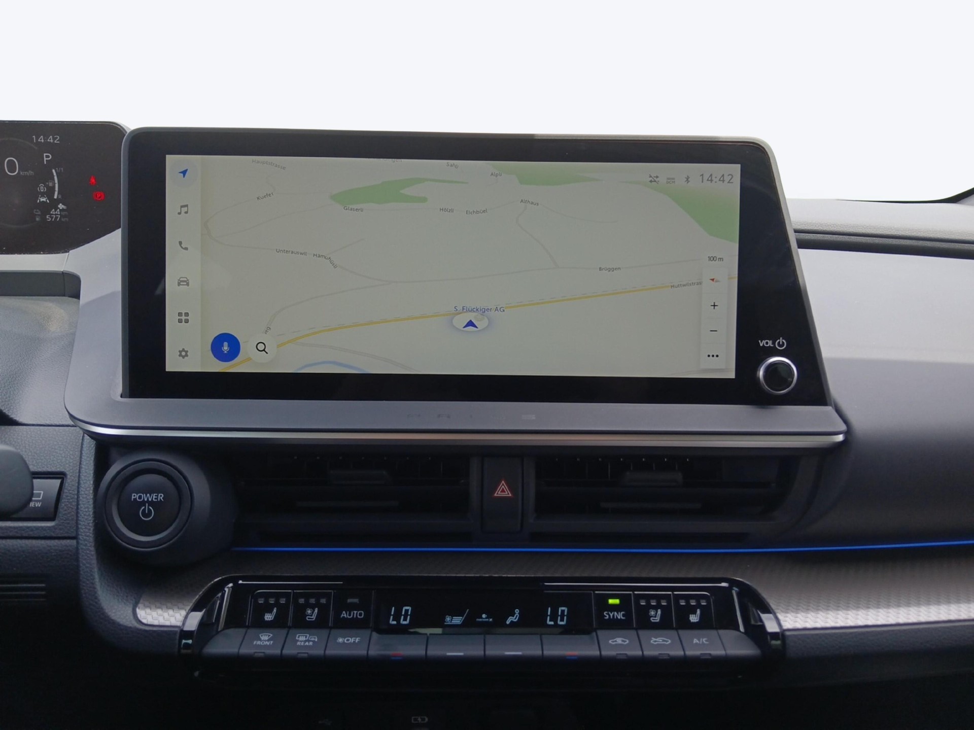 TOYOTA Prius 2.0 Plug-In-Hybrid Premium-image-13