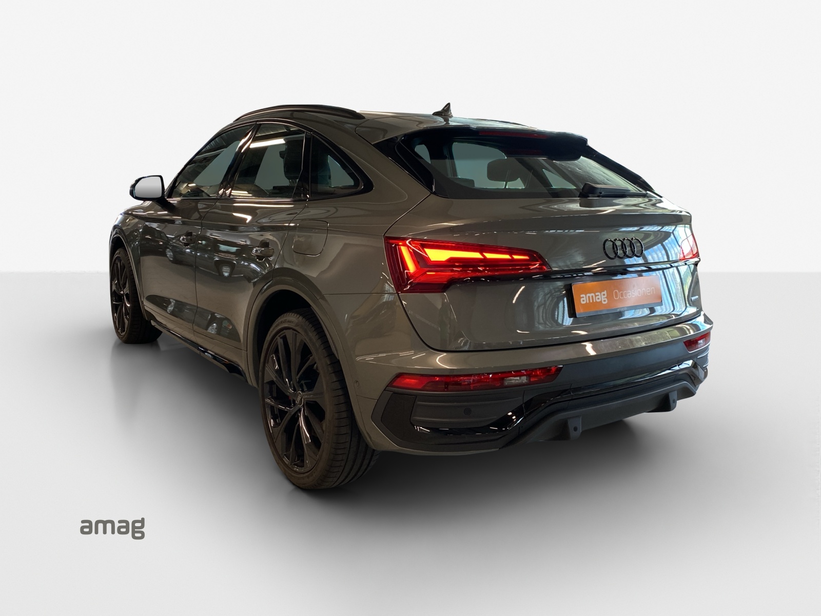 AUDI Q5 Sportback 50 TFSI e PHEV Black Edition quattro S-tronic-image-2