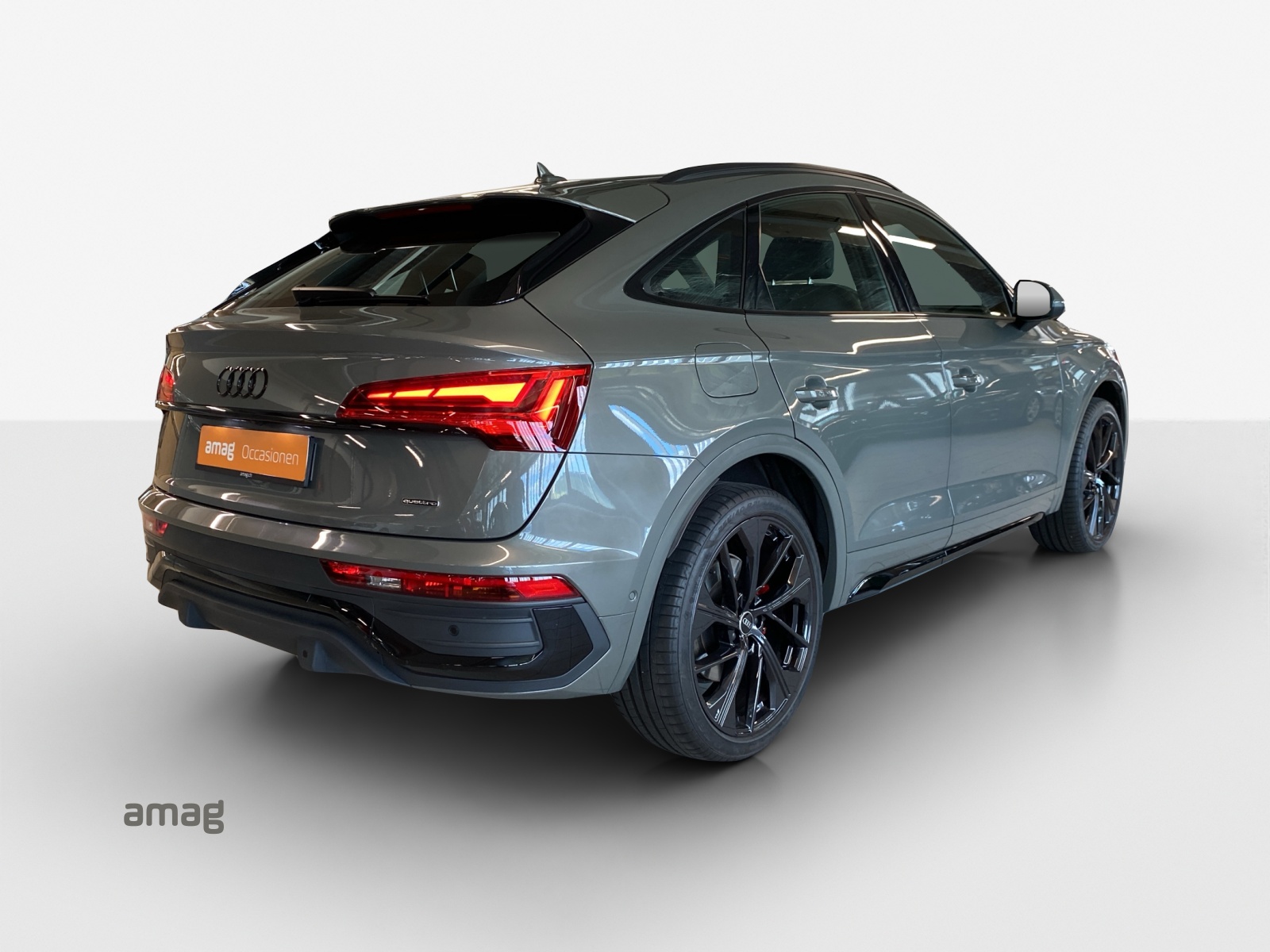 AUDI Q5 Sportback 50 TFSI e PHEV Black Edition quattro S-tronic-image-5