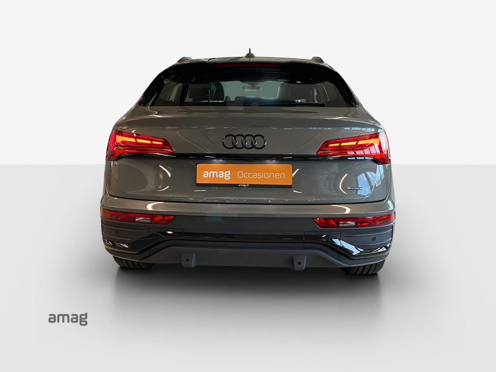 AUDI Q5 Sportback 50 TFSI e PHEV Black Edition quattro S-tronic-image-4