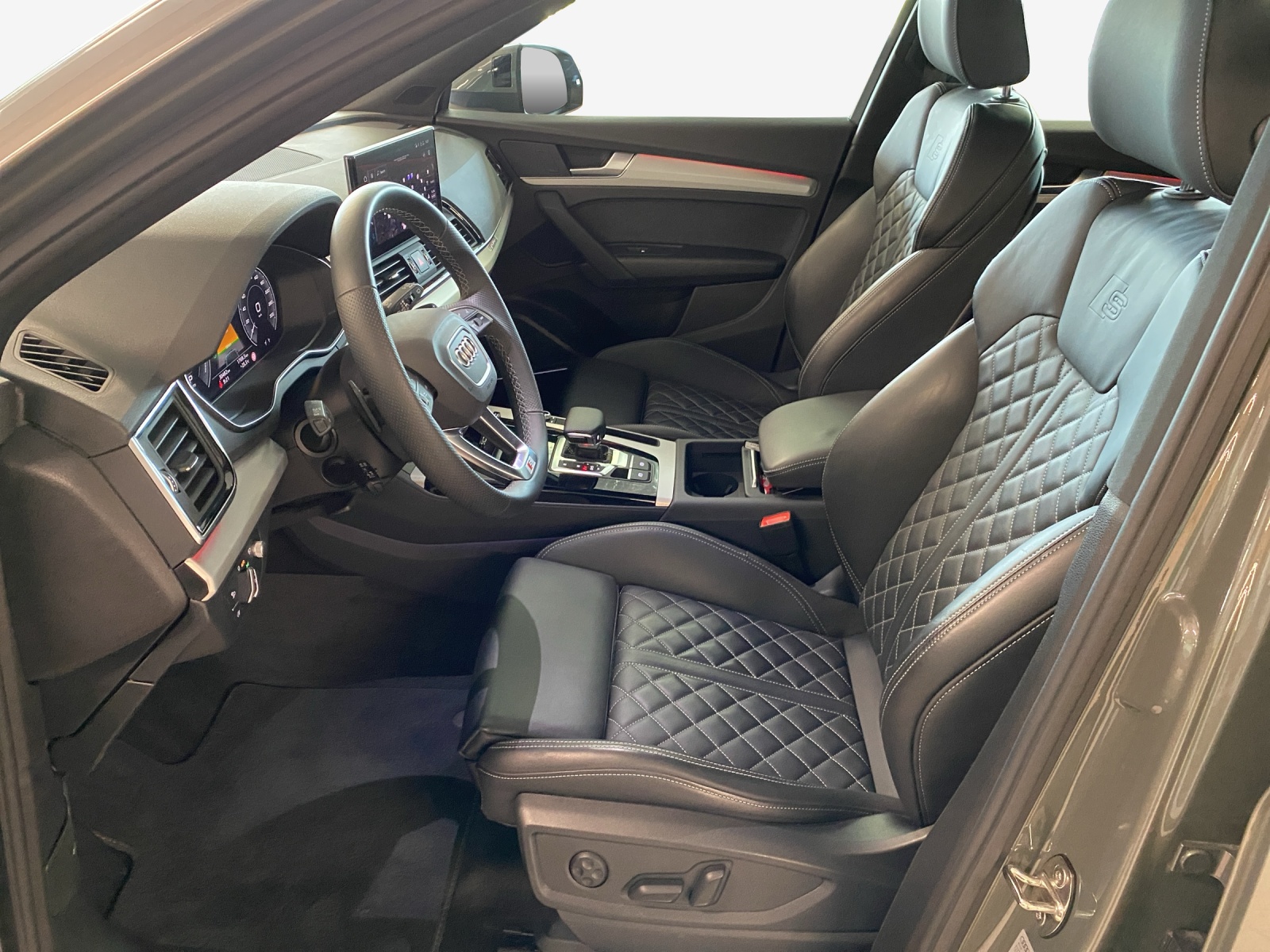 AUDI Q5 Sportback 50 TFSI e PHEV Black Edition quattro S-tronic-image-8