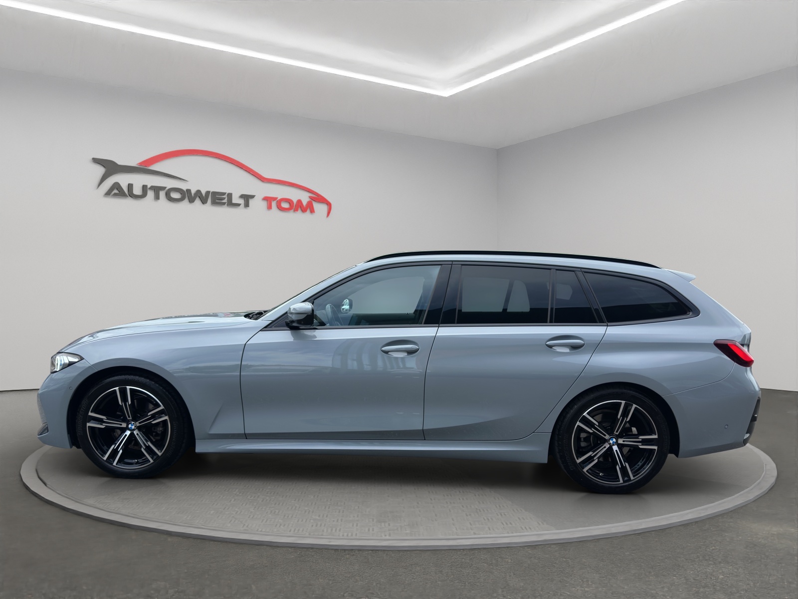 BMW 318i Touring Steptronic M Sport-image-1