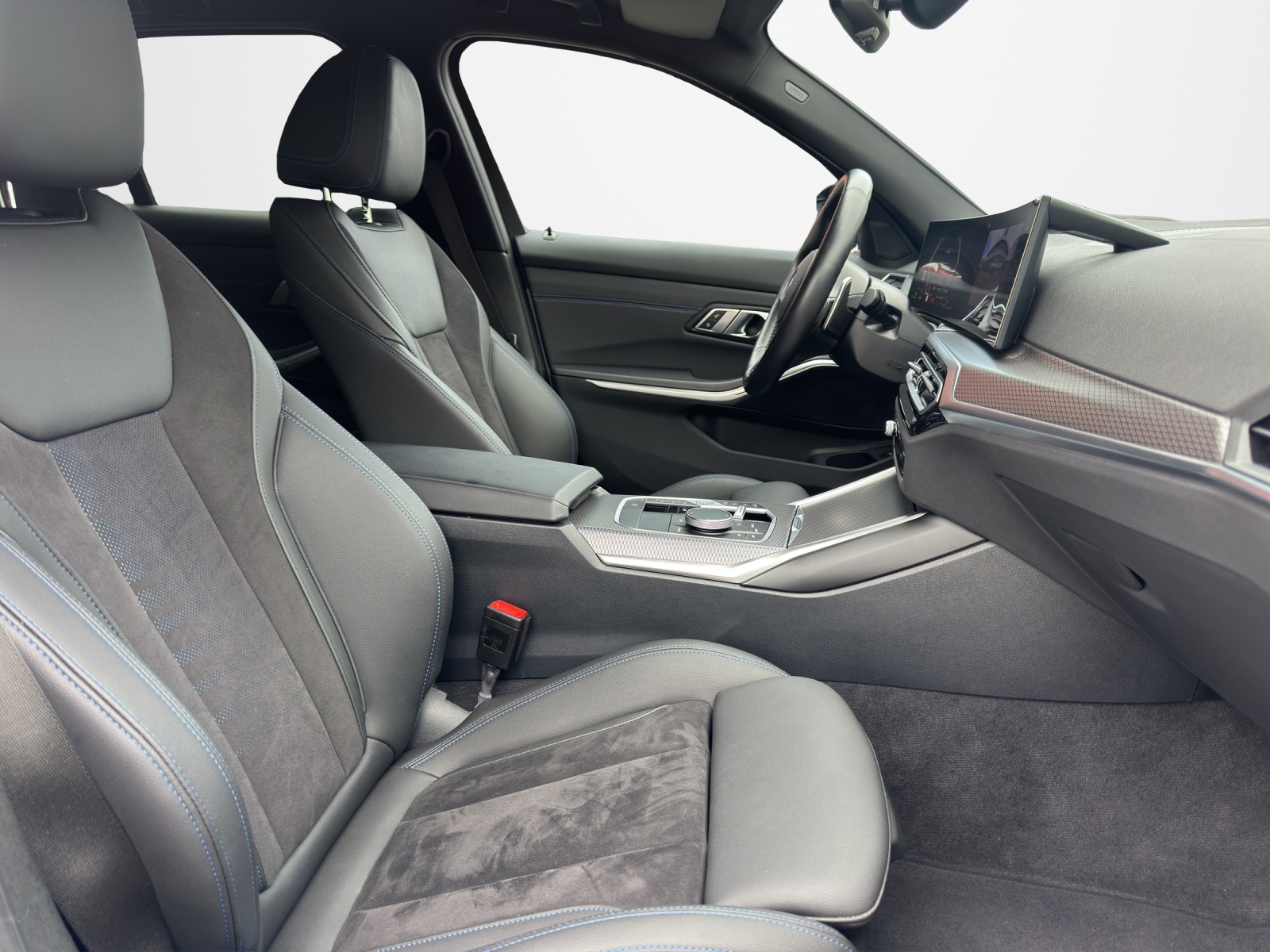 BMW 318i Touring Steptronic M Sport-image-13