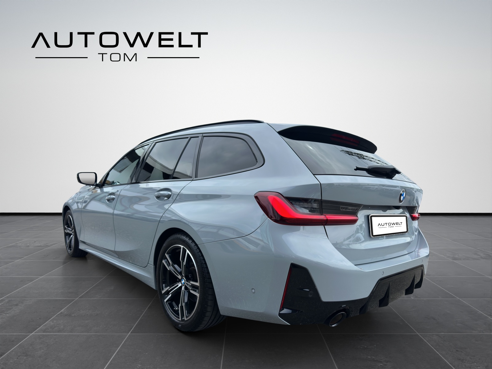 BMW 318i Touring Steptronic M Sport-image-2