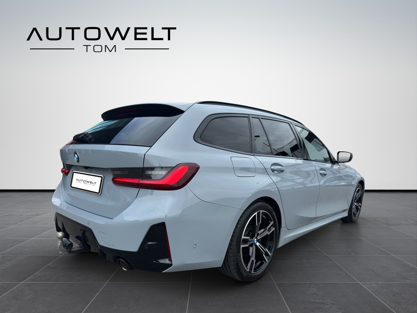 BMW 318i Touring Steptronic M Sport-image-4
