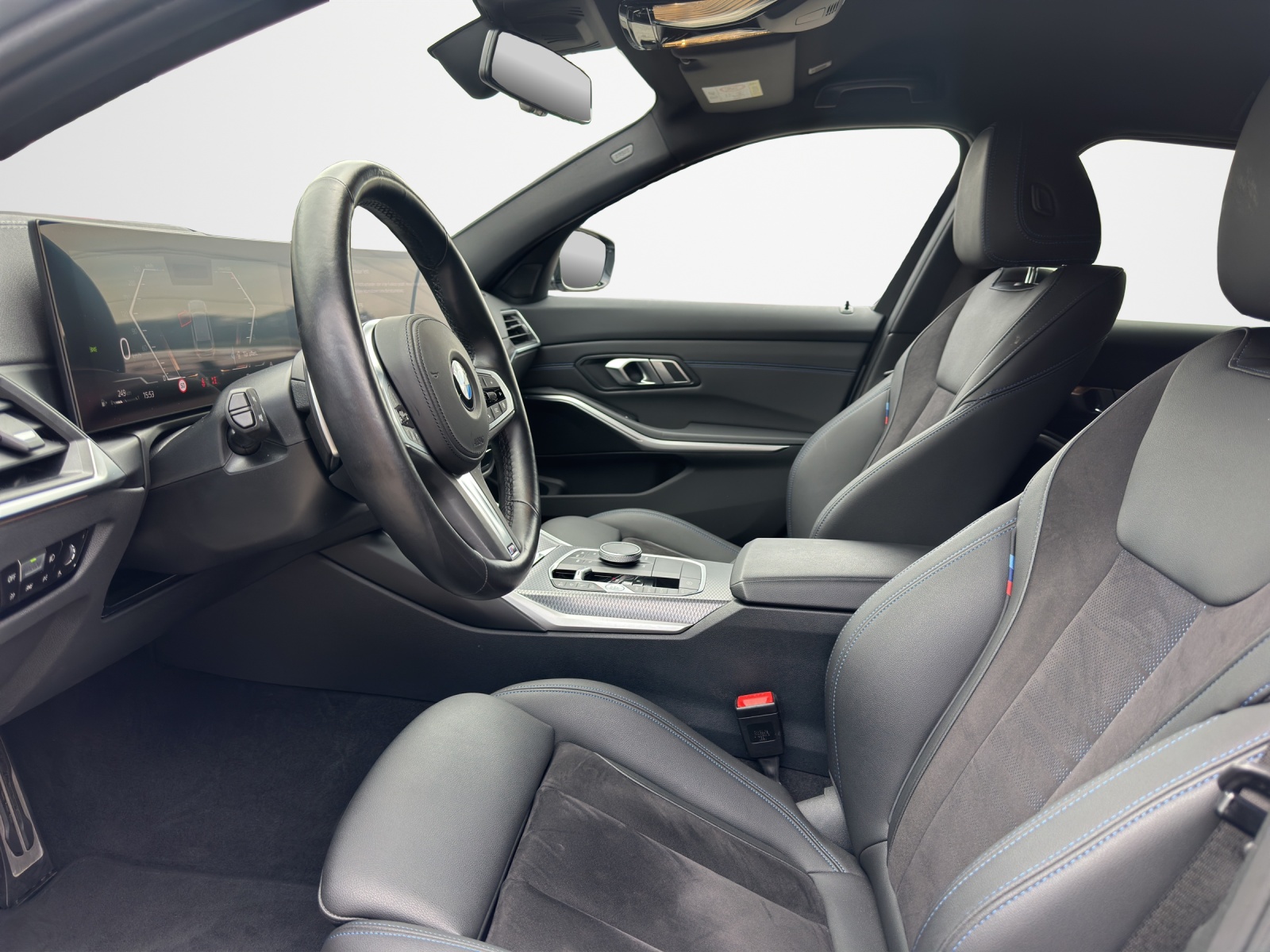 BMW 318i Touring Steptronic M Sport-image-8