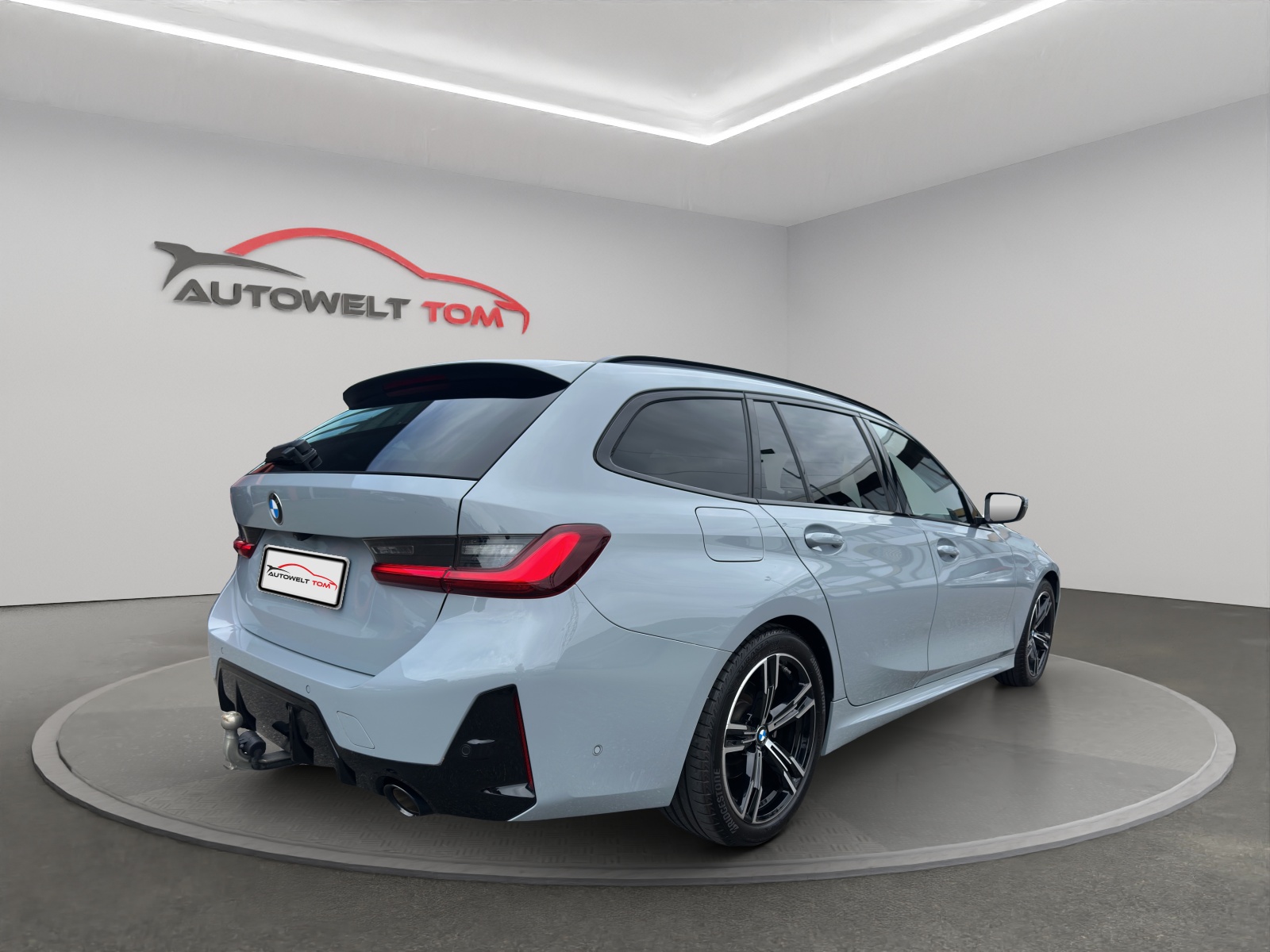 BMW 318i Touring Steptronic M Sport-image-4