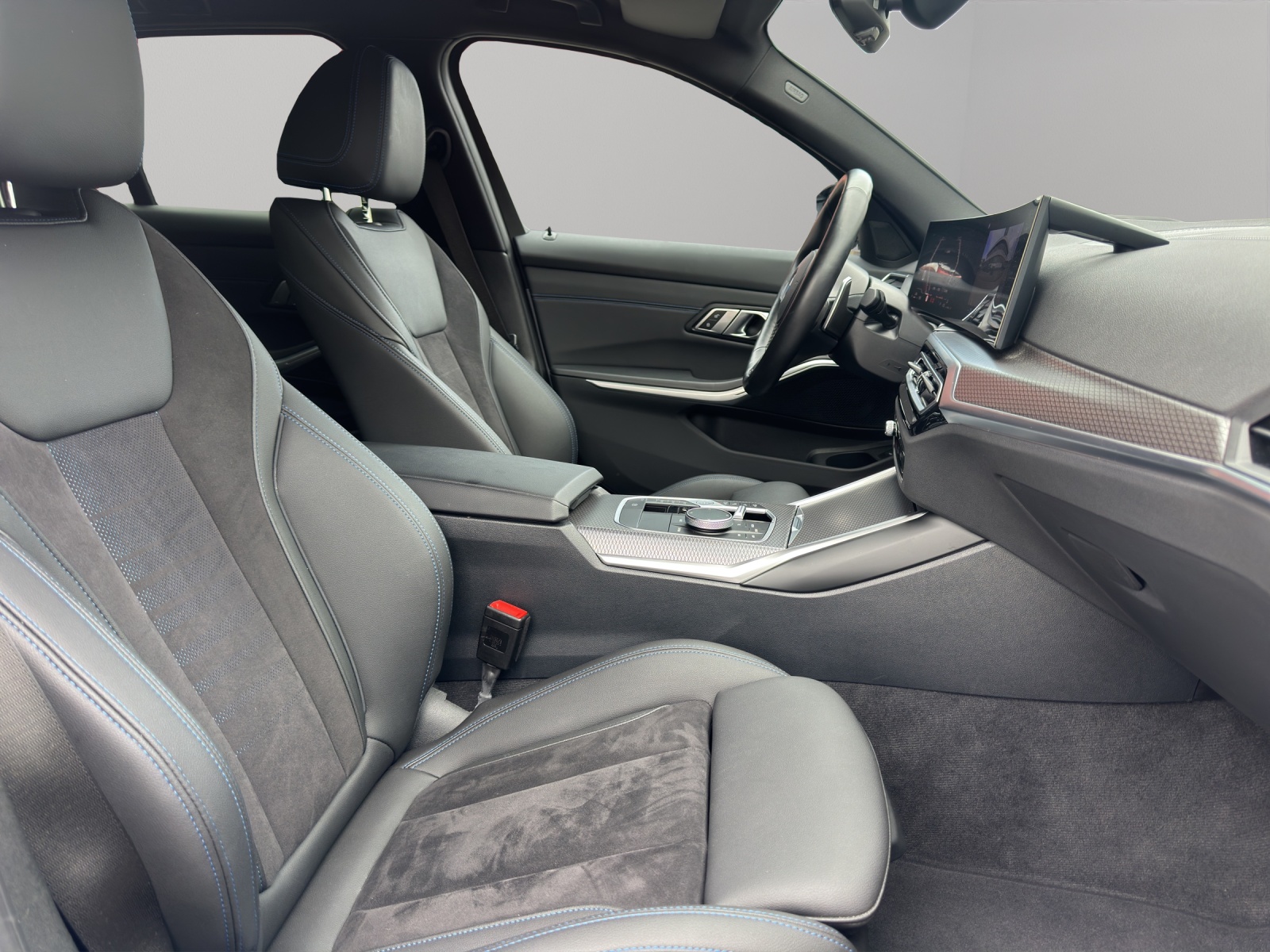 BMW 318i Touring Steptronic M Sport-image-13