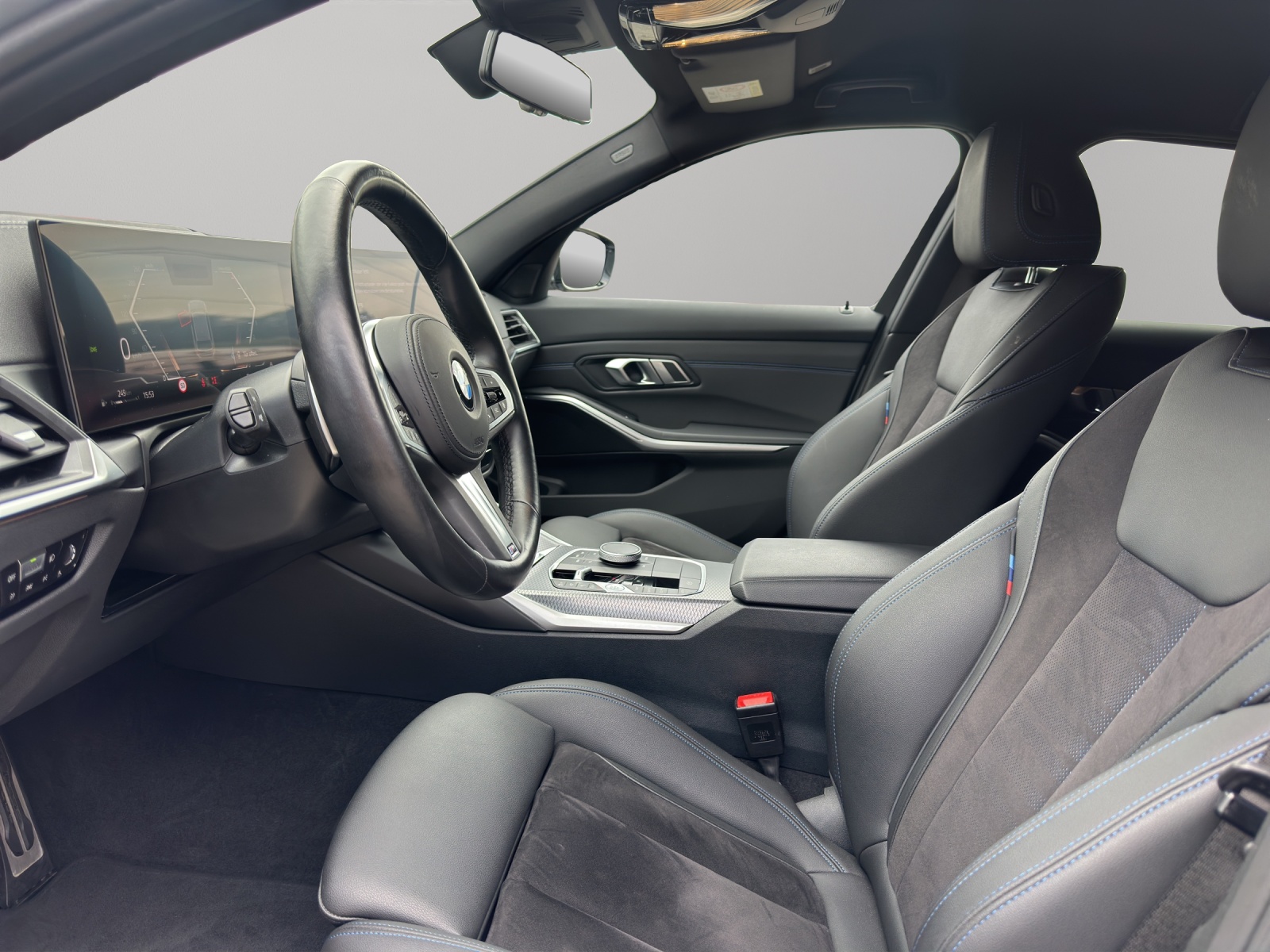 BMW 318i Touring Steptronic M Sport-image-8