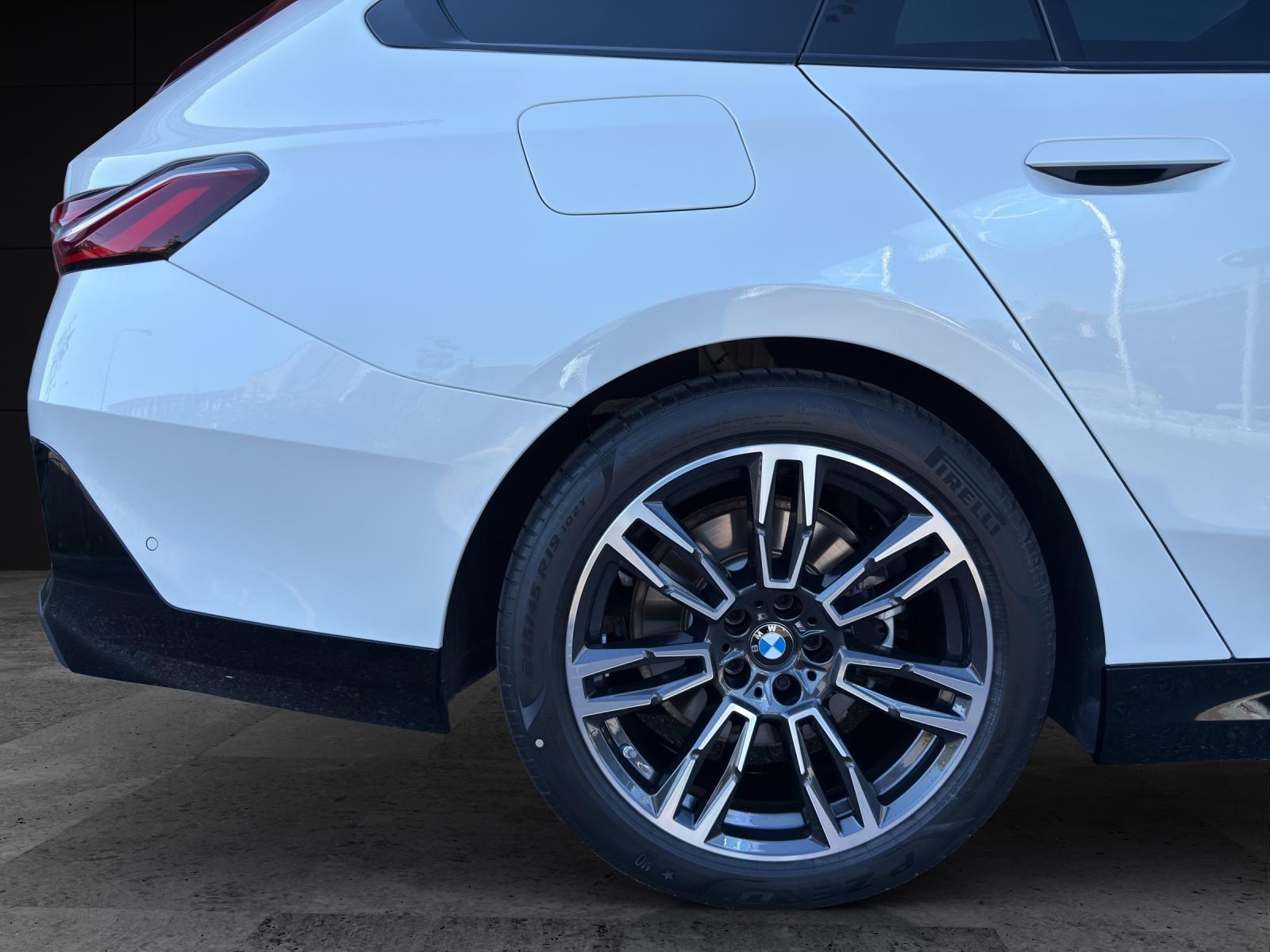 BMW 520d xDrive Touring-image-8
