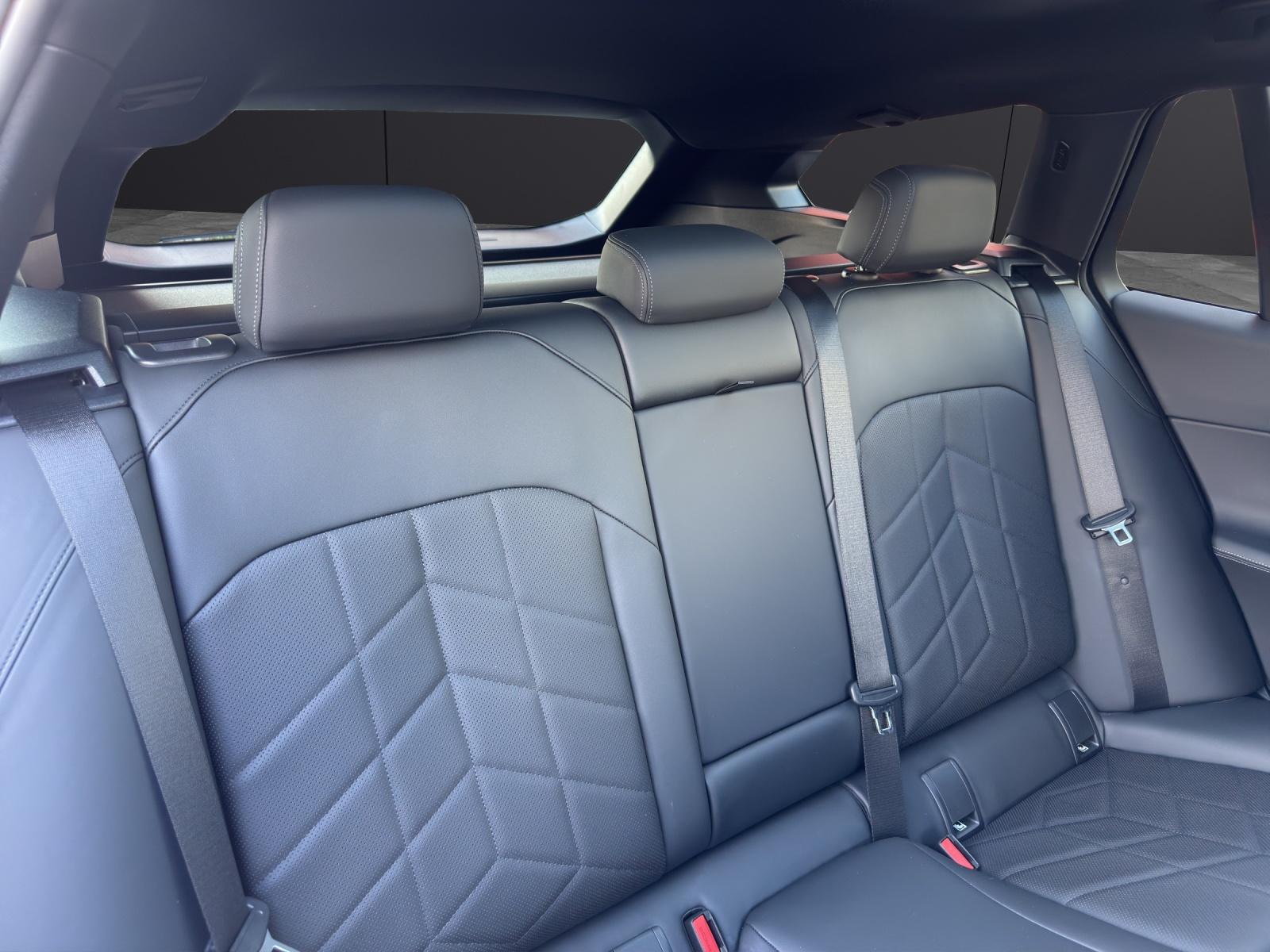 BMW 520d xDrive Touring-image-11