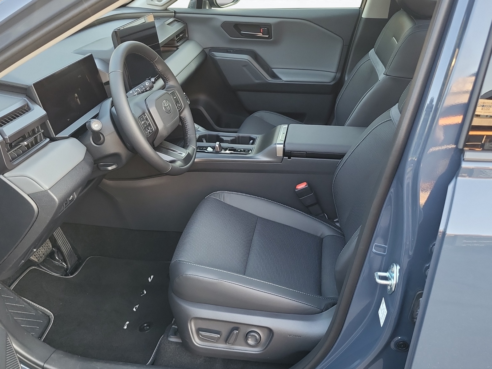 TOYOTA RAV-4 2.5 HEV Premium AWD-image-12