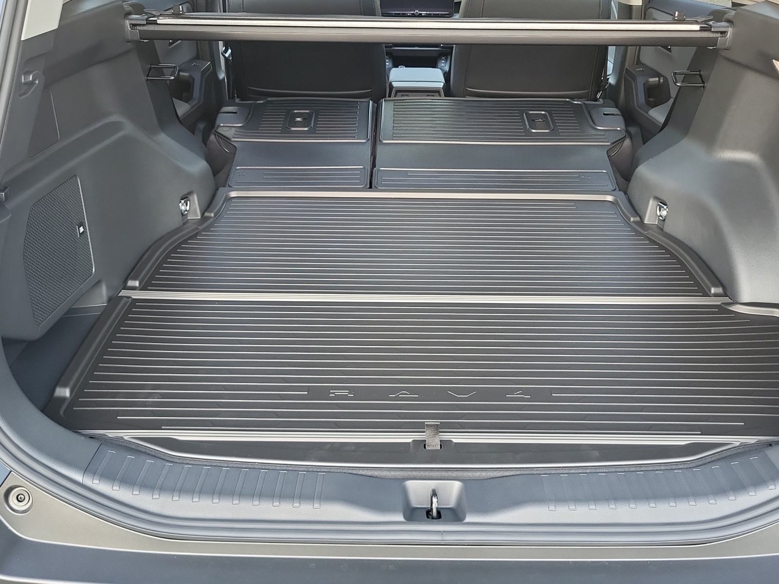 TOYOTA RAV-4 2.5 HEV Premium AWD-image-16