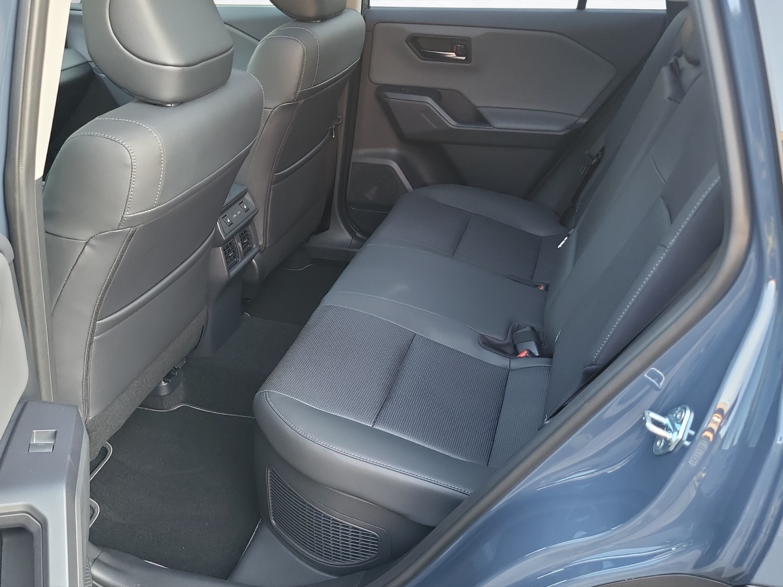 TOYOTA RAV-4 2.5 HEV Premium AWD-image-14