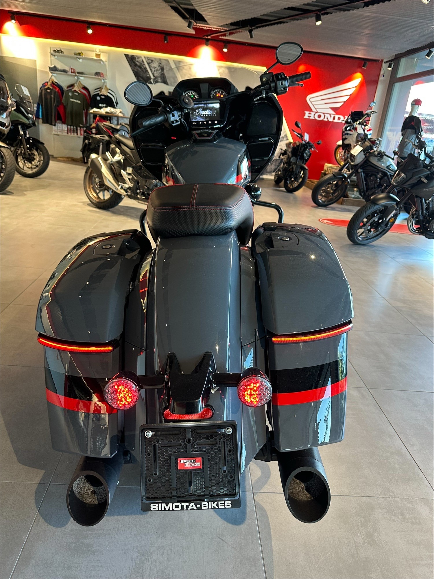 INDIAN Challenger Elite-showroom-element-3