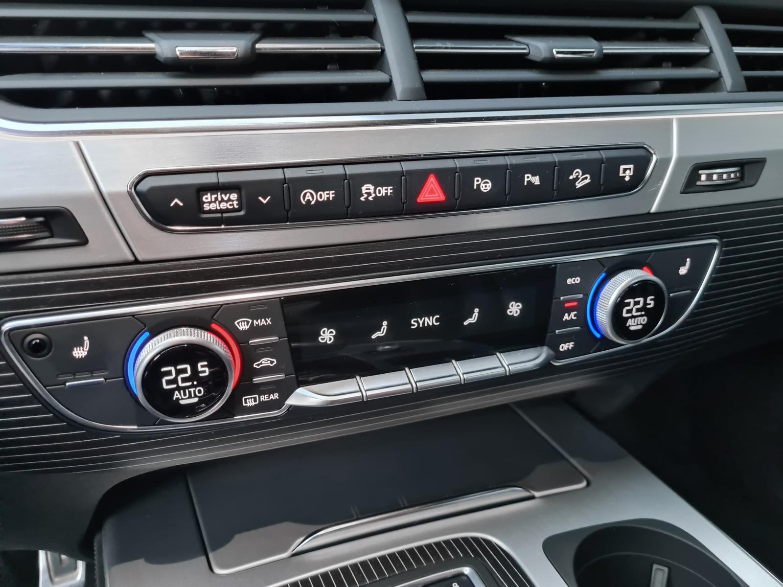 AUDI SQ7 4.0 TDI quattro tiptronic-image-9