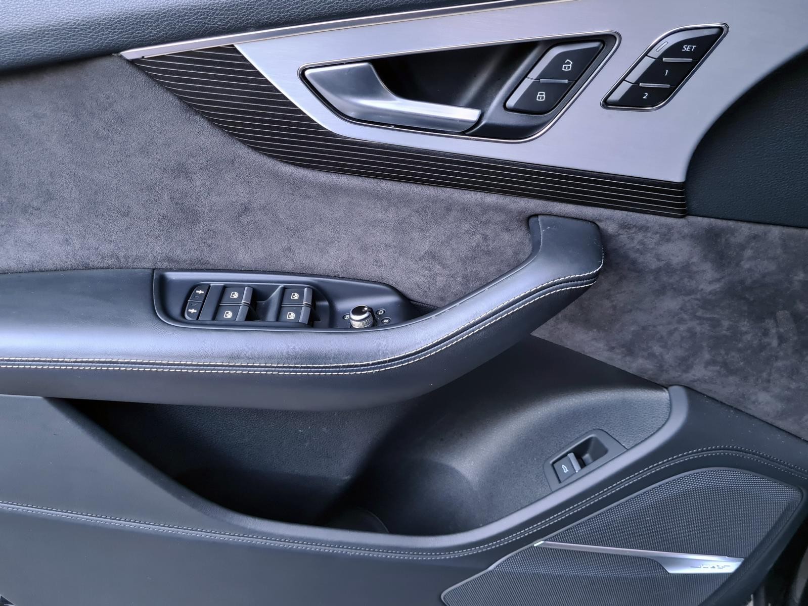AUDI SQ7 4.0 TDI quattro tiptronic-image-12