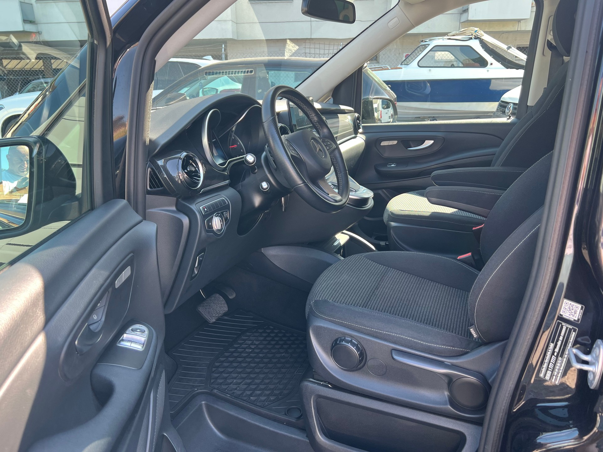 MERCEDES-BENZ V 220-image-10