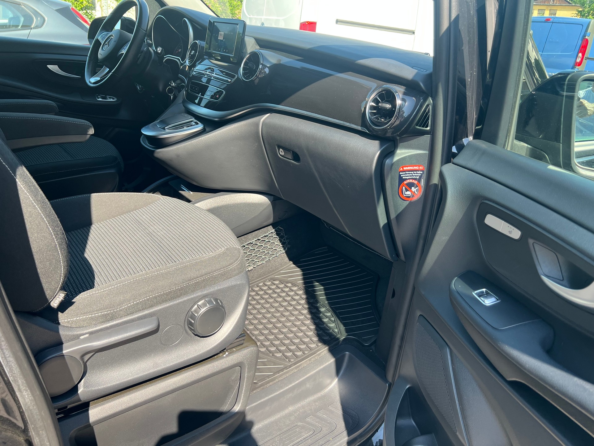 MERCEDES-BENZ V 220-image-15