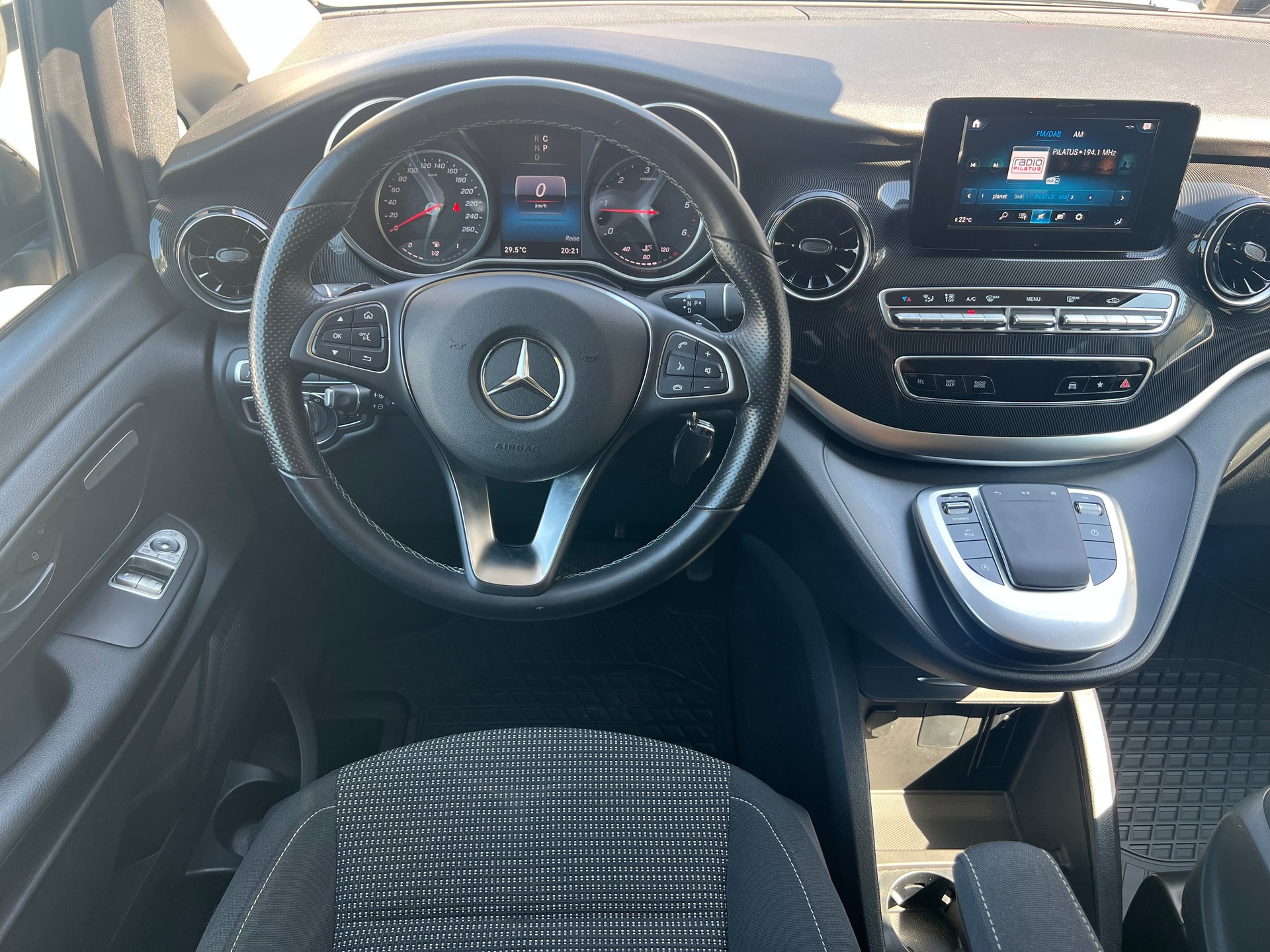 MERCEDES-BENZ V 220-image-8