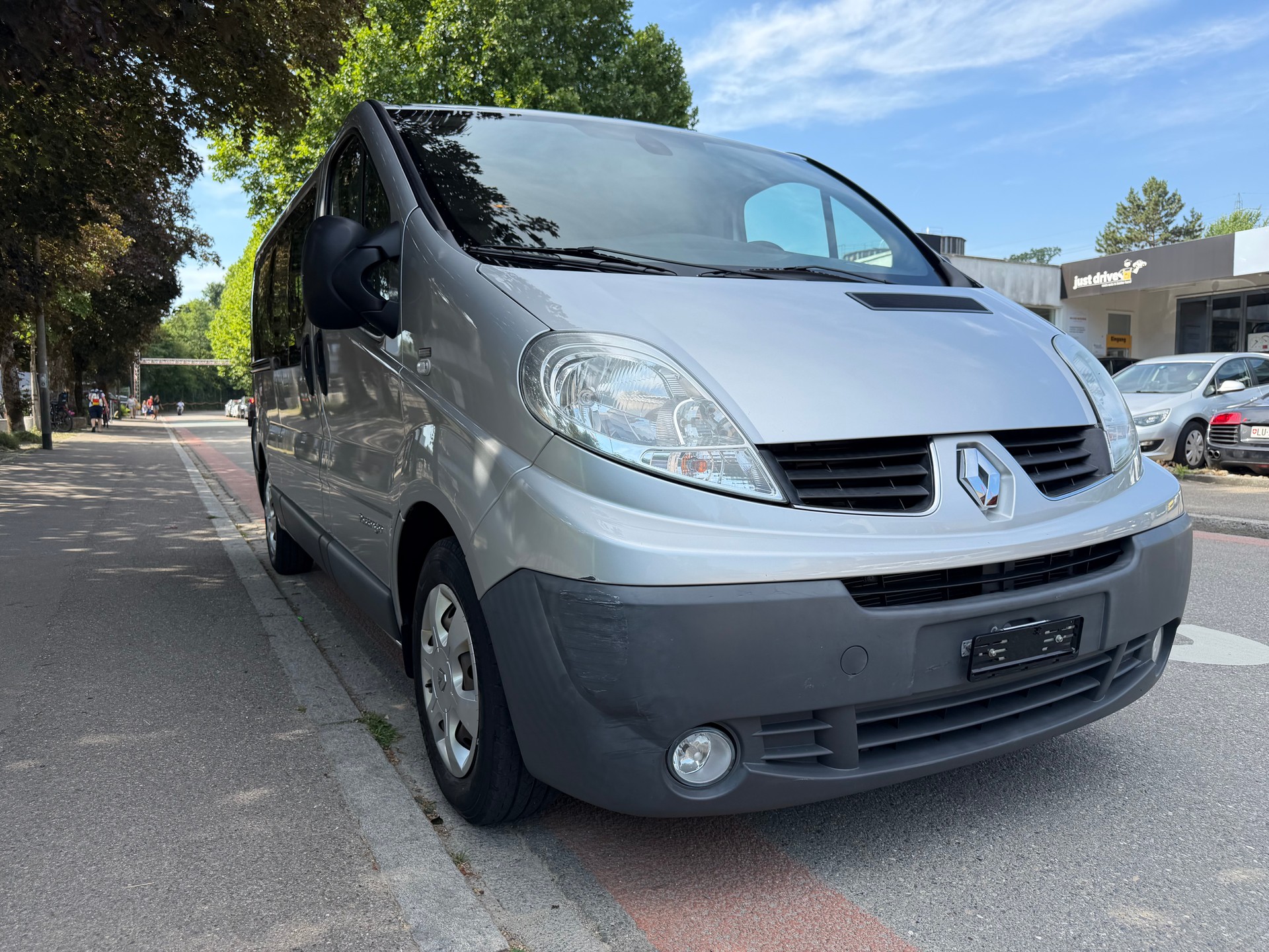 RENAULT Trafic 2.0 dCi Eco Passenger Authentique-image-1