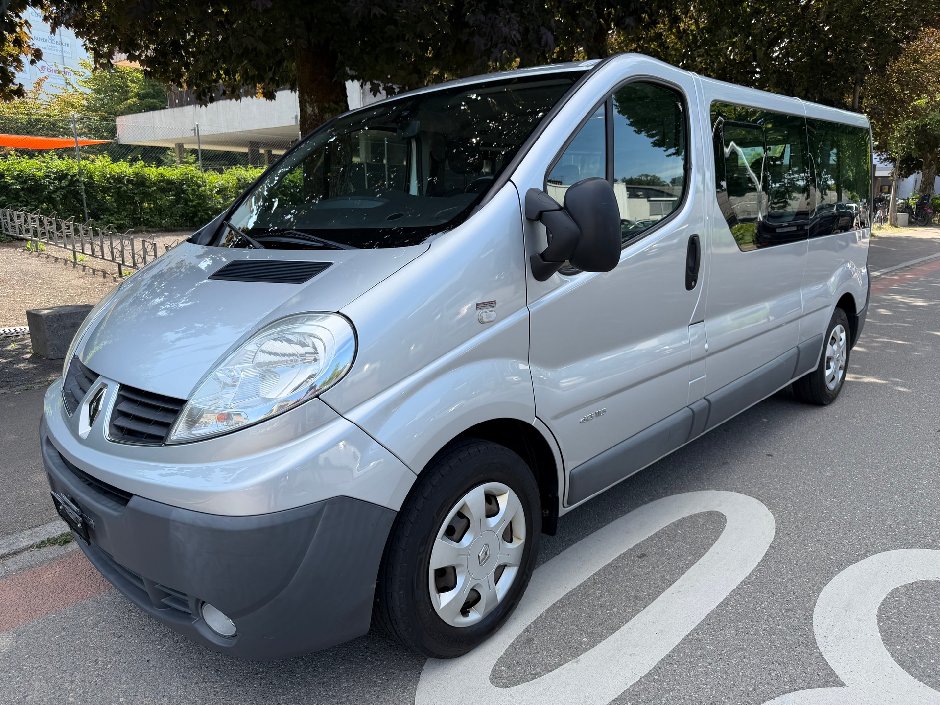 RENAULT Trafic 2.0 dCi Eco Passenger Authentique-image-2