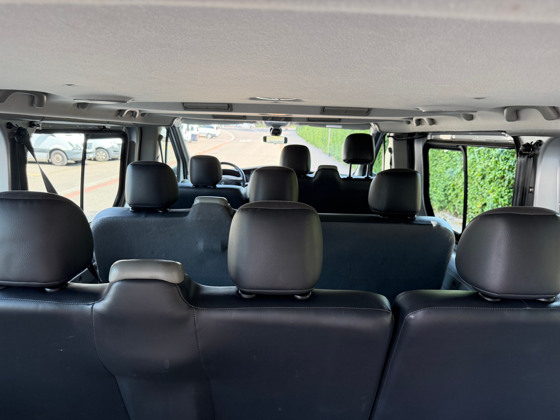 RENAULT Trafic 2.0 dCi Eco Passenger Authentique-image-8
