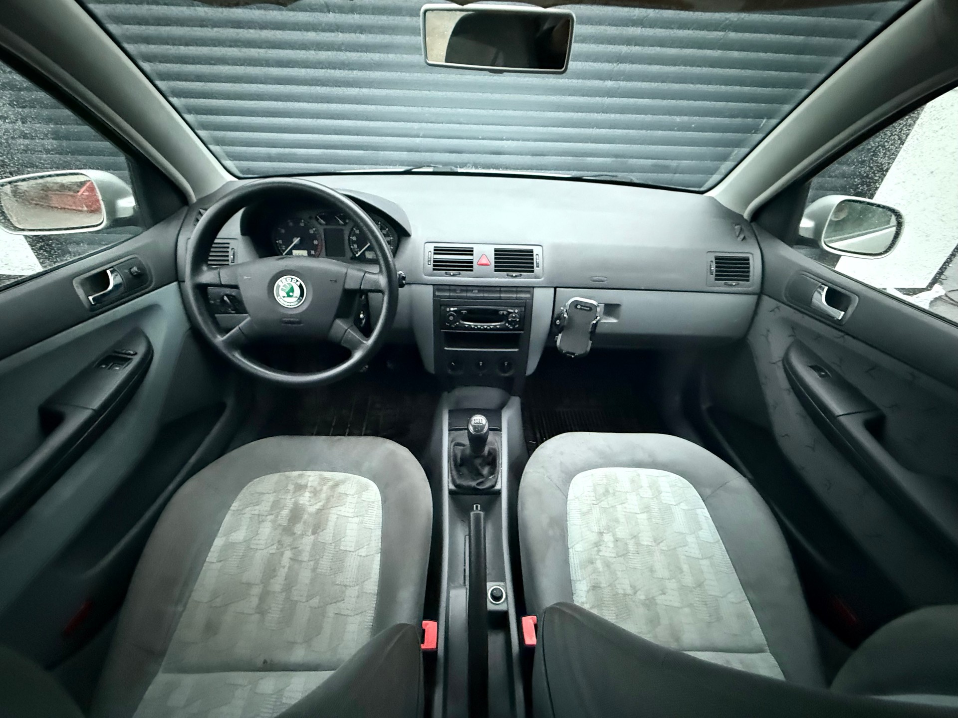 SKODA Fabia 1.4 16V Comfort-image-8