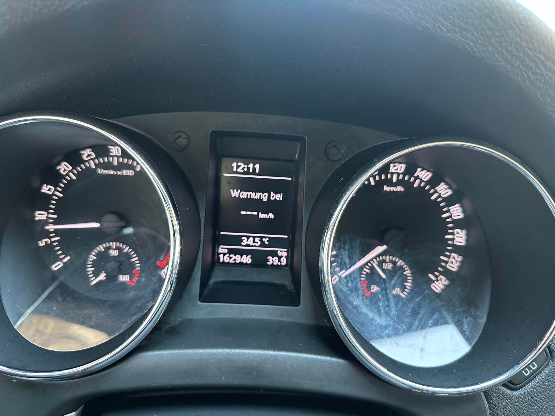 SKODA Yeti 1.6 TDI GL Ambition-image-6
